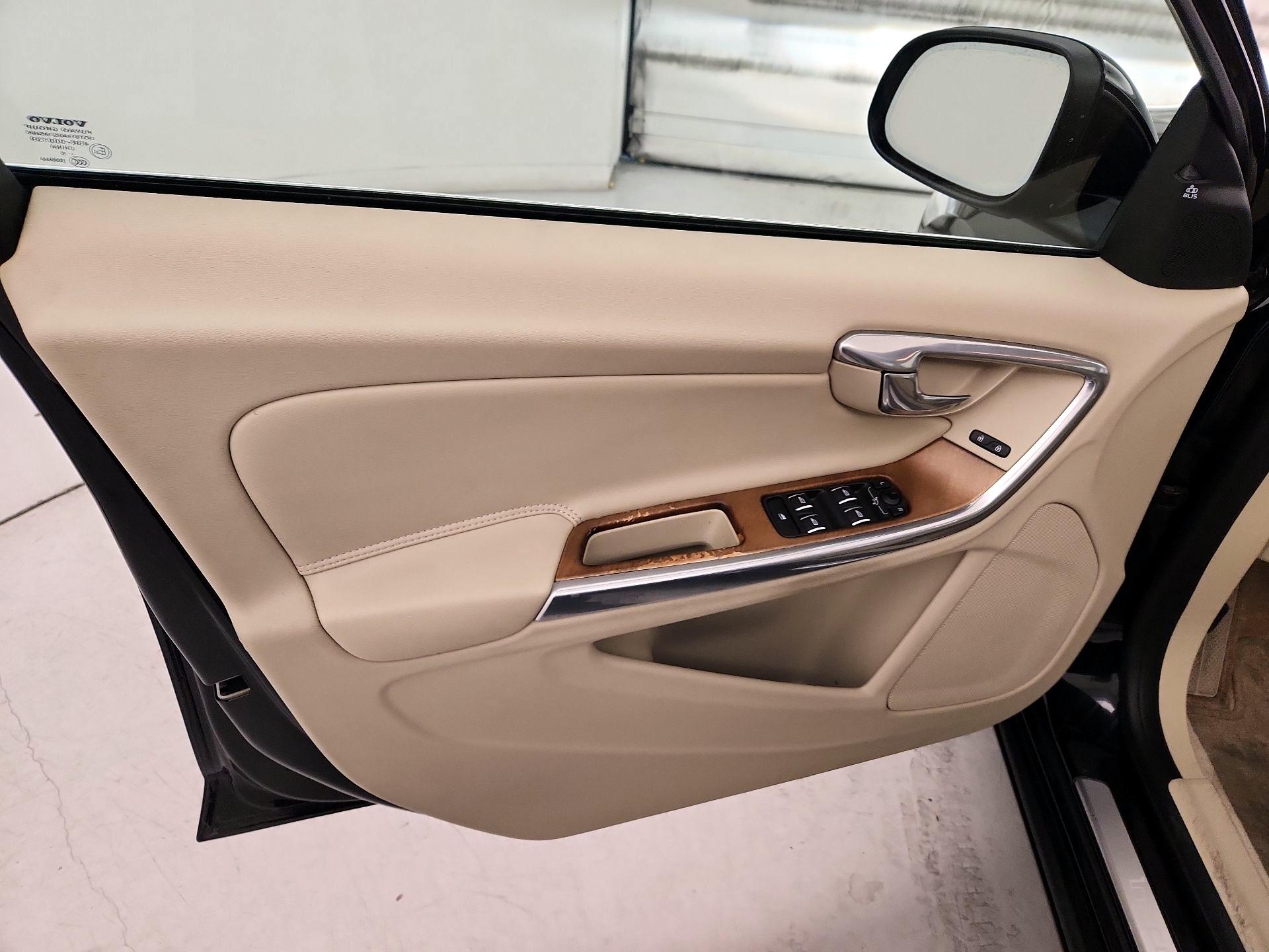 Thumbnail: 2016 Volvo S60 - 12