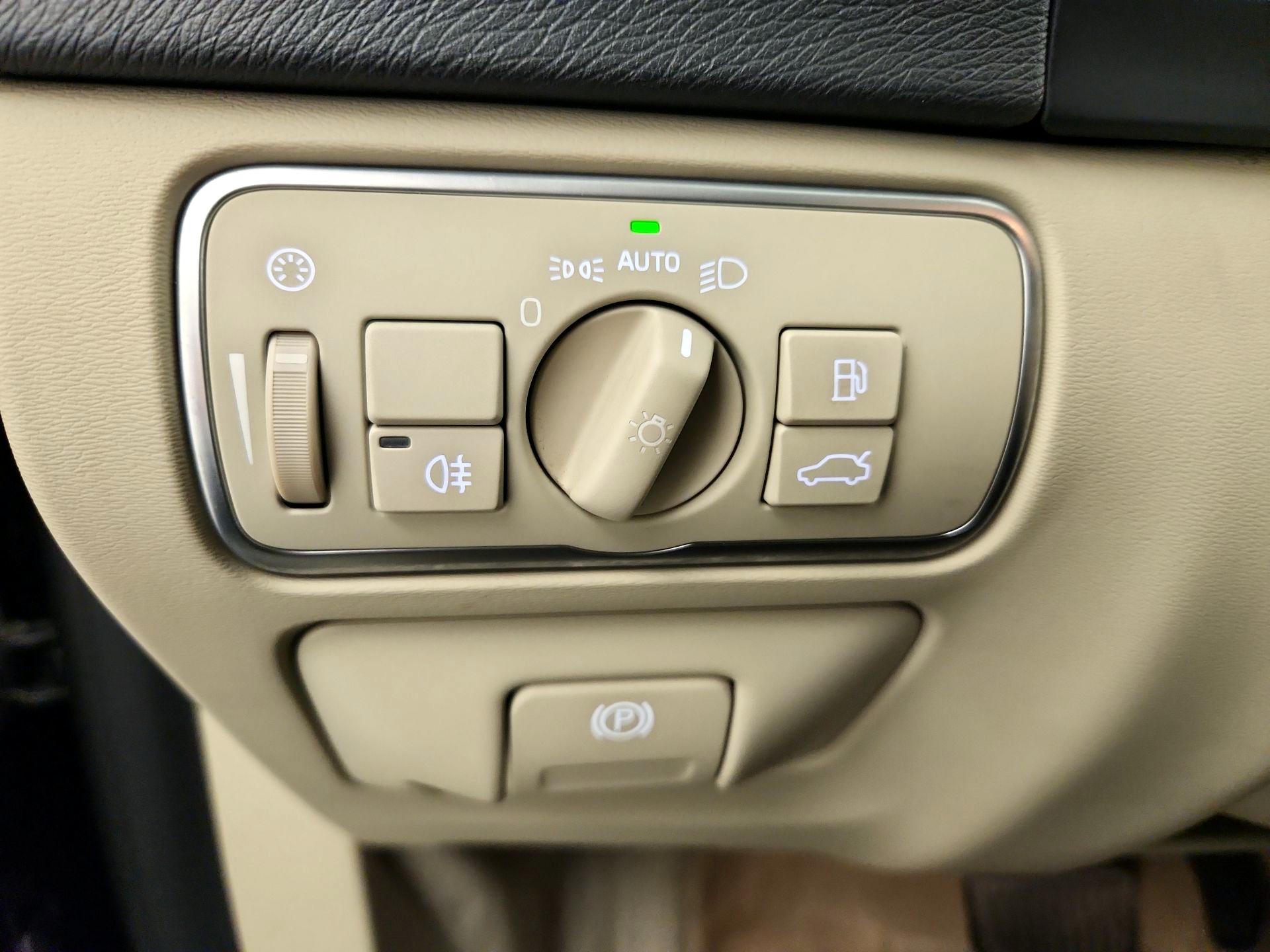 Thumbnail: 2016 Volvo S60 - 13