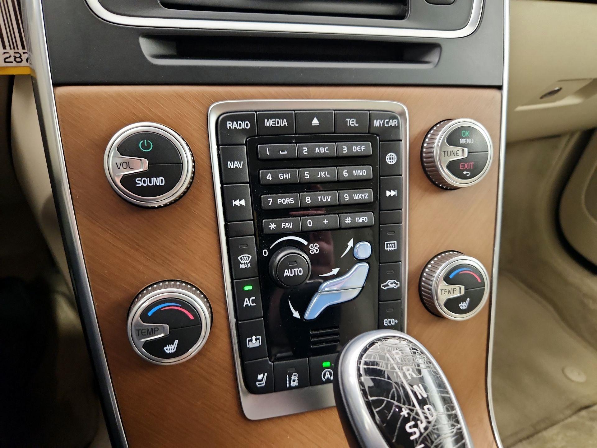 Thumbnail: 2016 Volvo S60 - 16