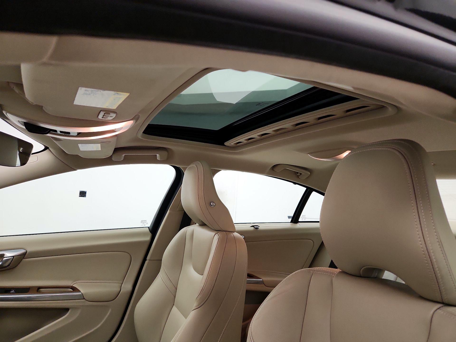 Thumbnail: 2016 Volvo S60 - 19