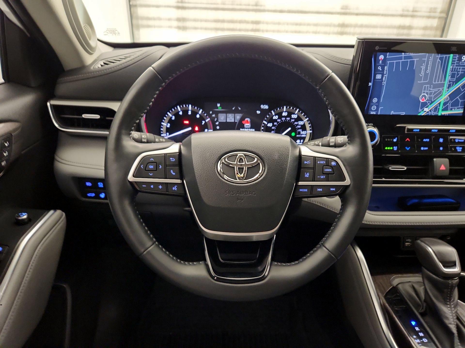Thumbnail: 2022 Toyota Highlander - 10