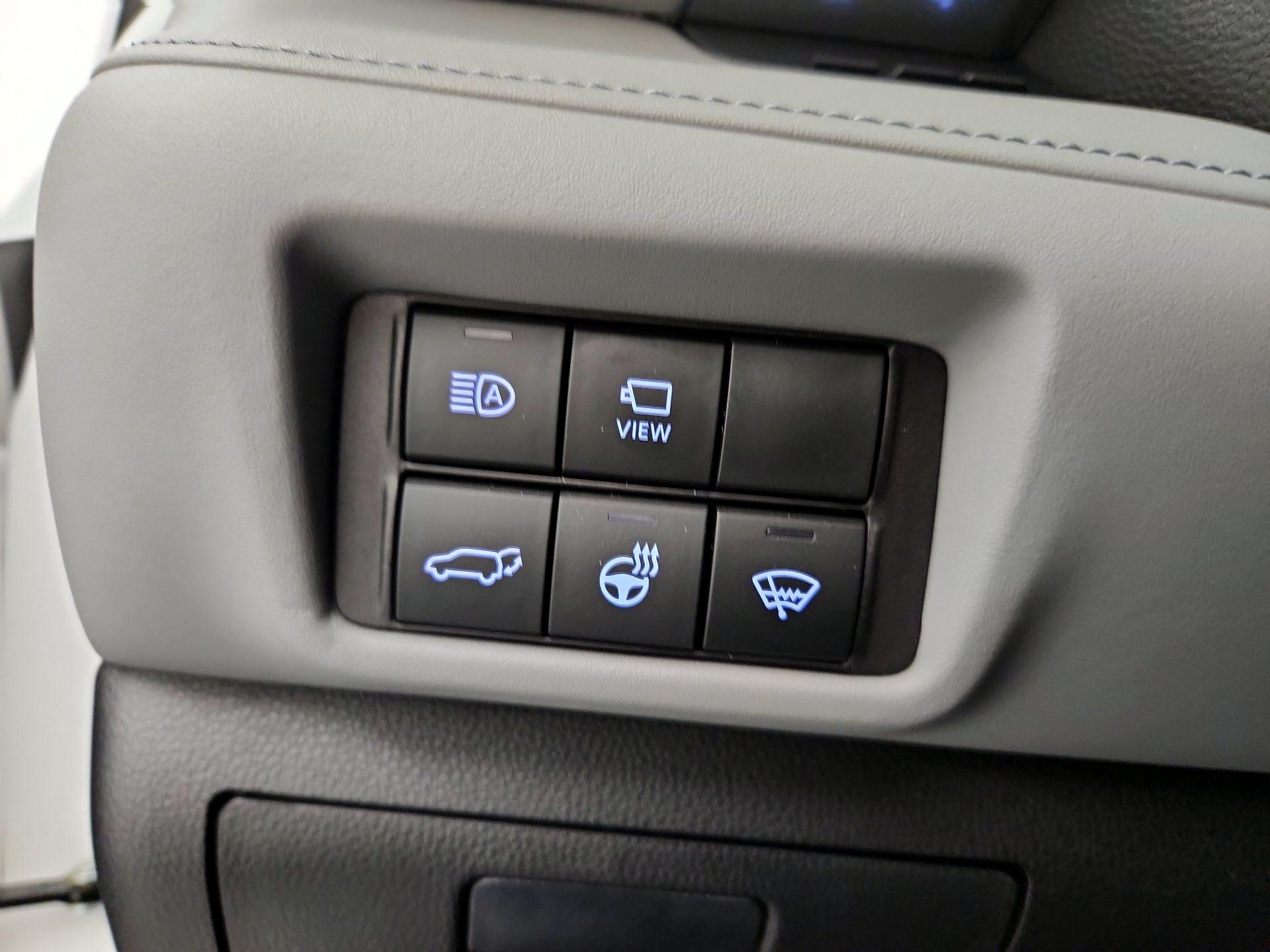Thumbnail: 2022 Toyota Highlander - 13