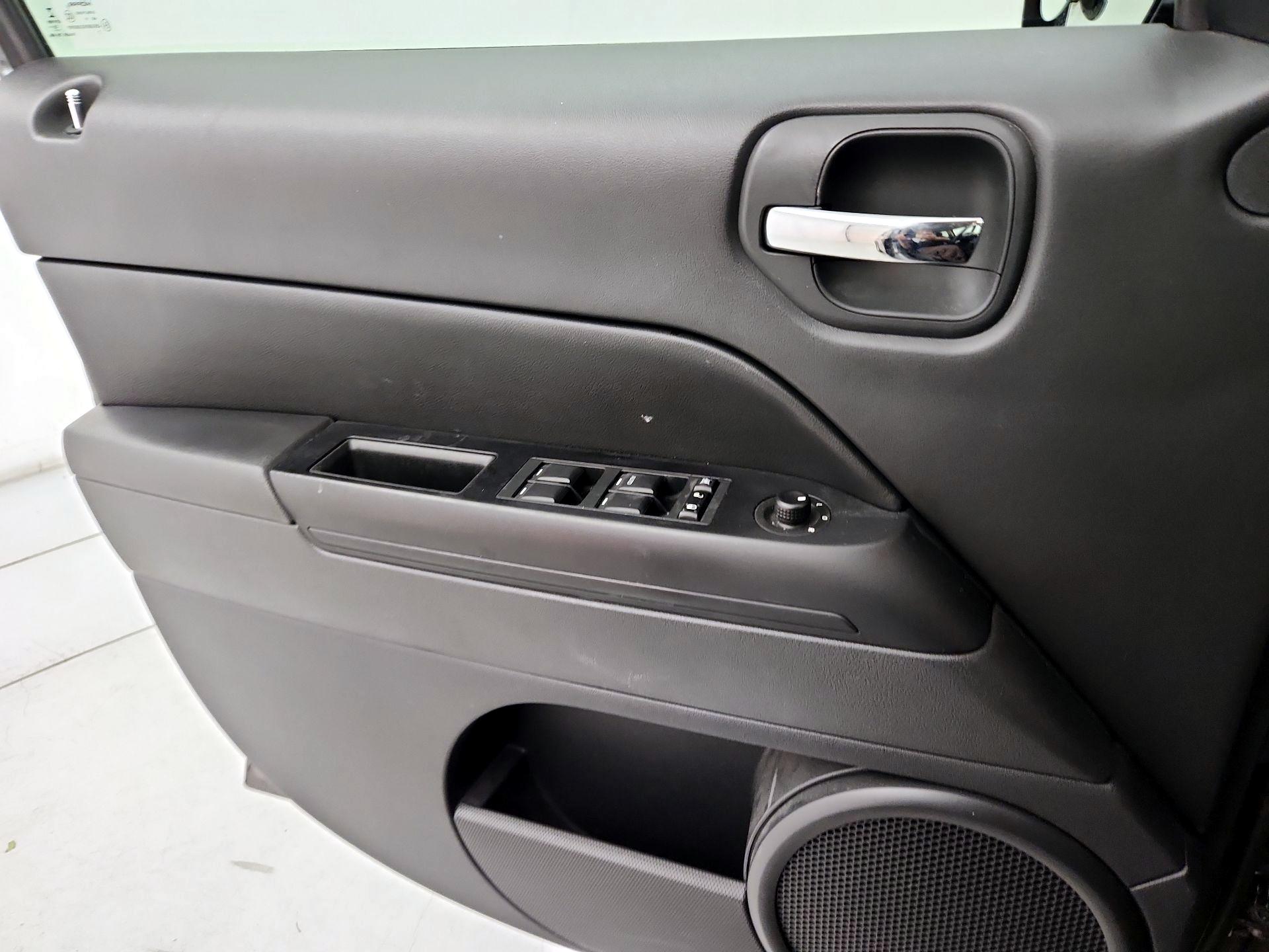 Thumbnail: 2017 Jeep Patriot - 12