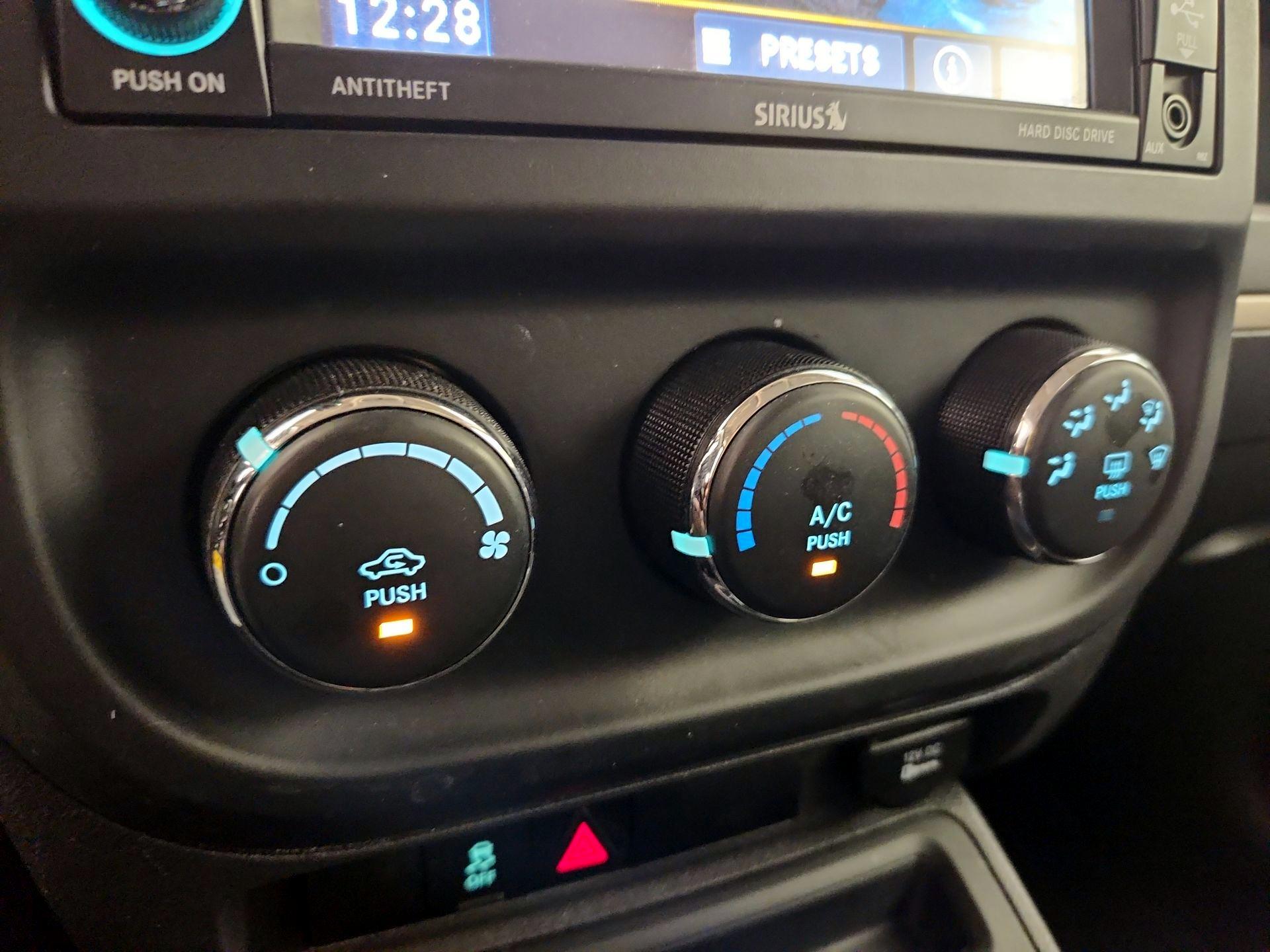 Thumbnail: 2017 Jeep Patriot - 16