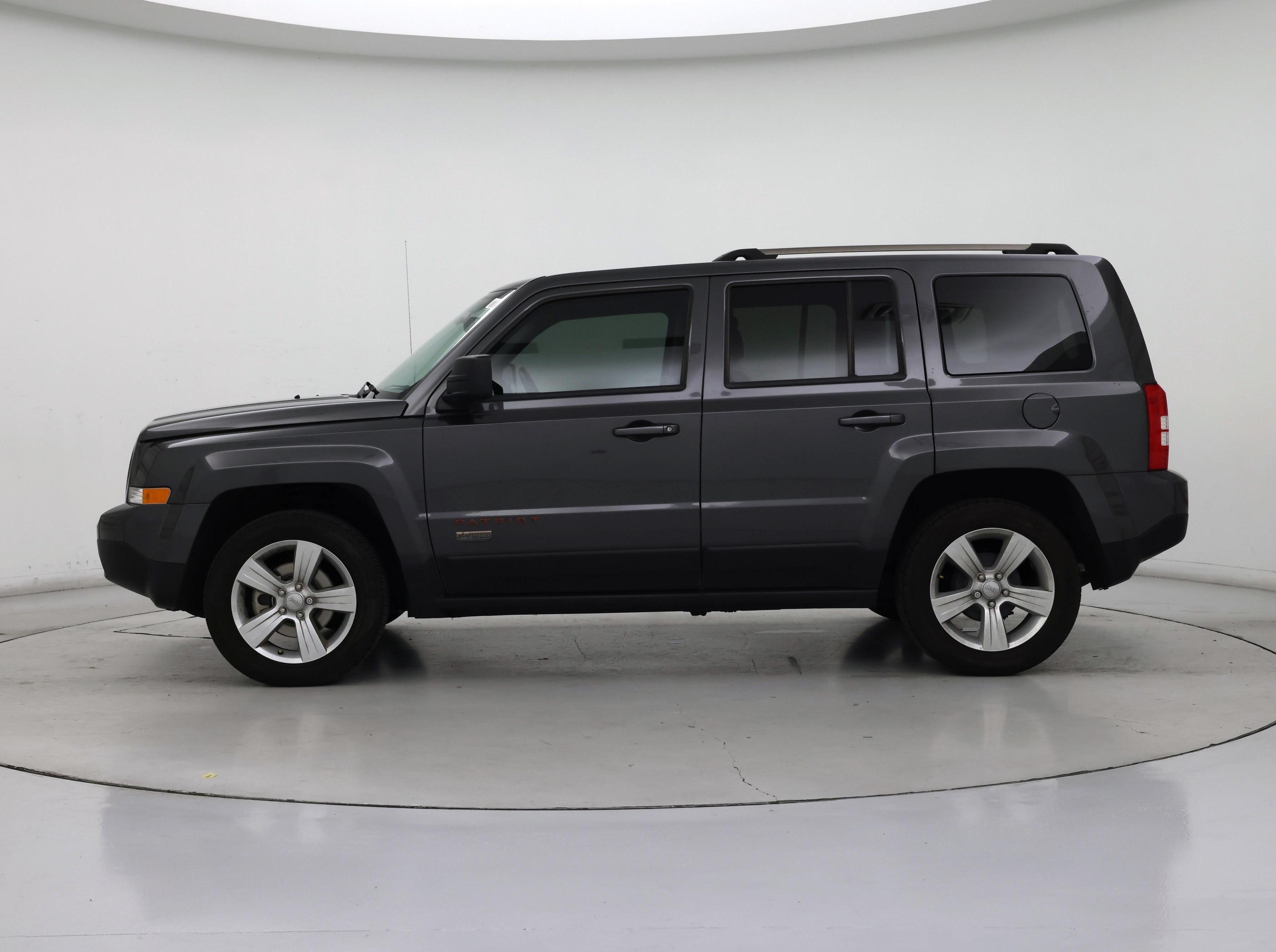 Thumbnail: 2017 Jeep Patriot - 3