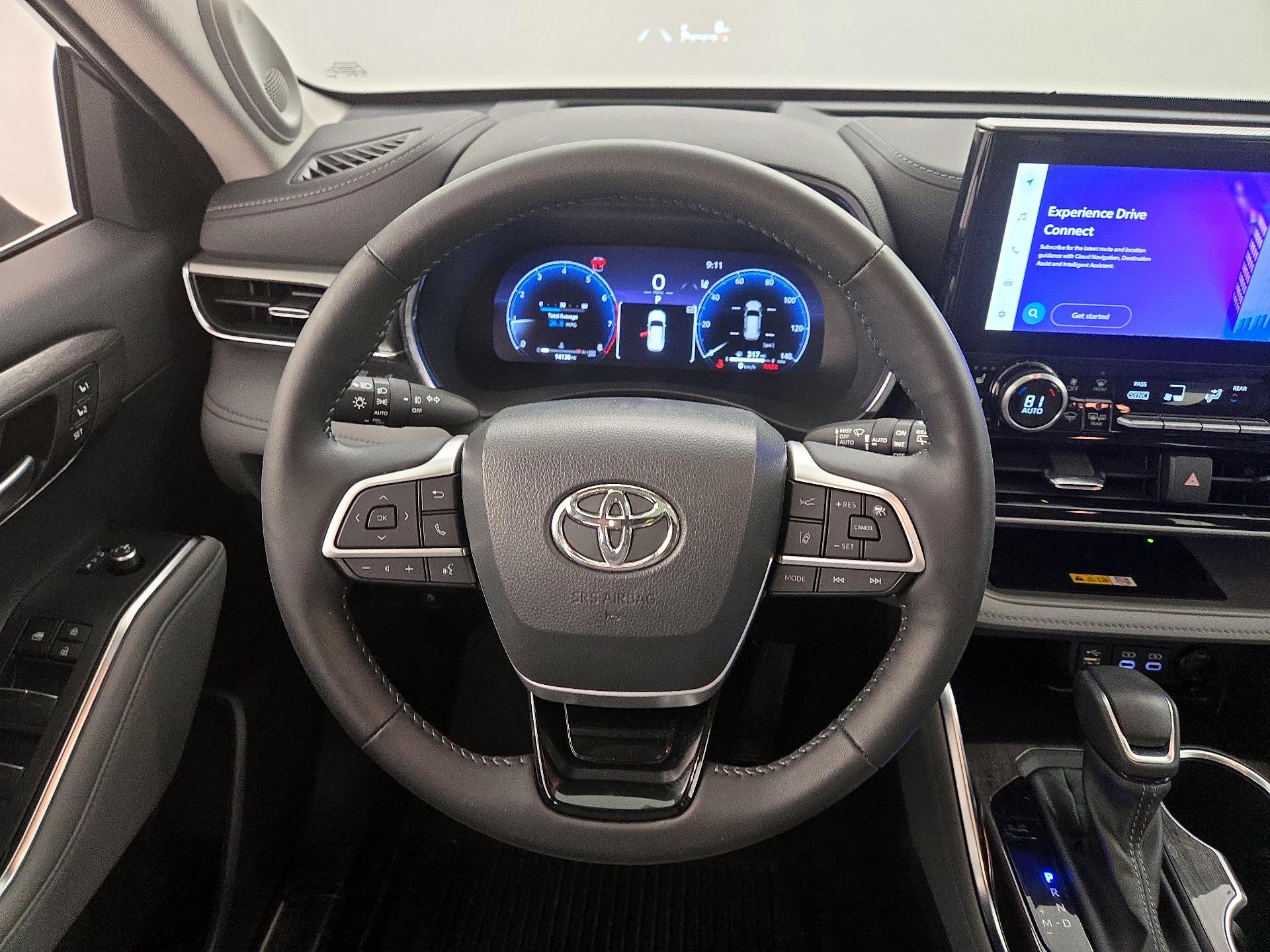 Thumbnail: 2023 Toyota Highlander - 10