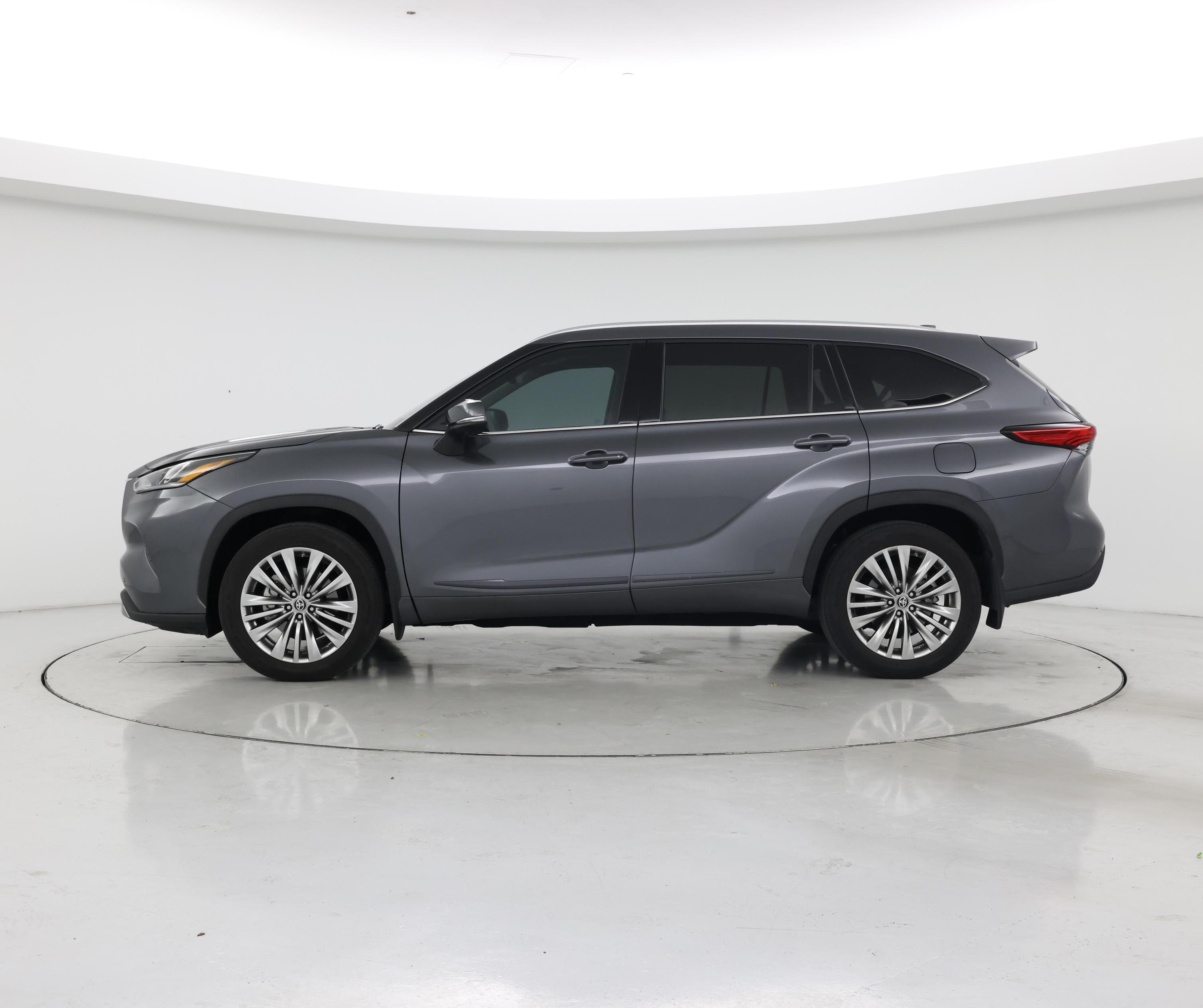Thumbnail: 2023 Toyota Highlander - 3