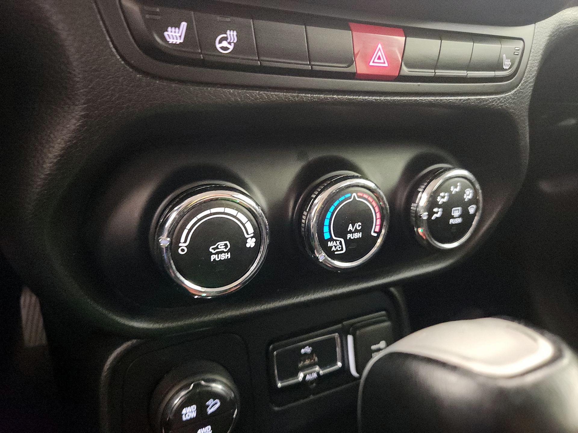 Thumbnail: 2017 Jeep Renegade - 16