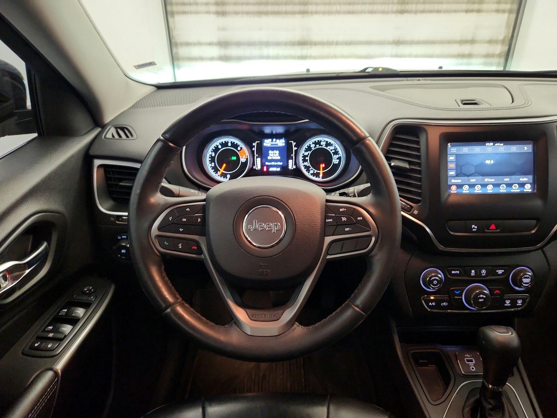 Thumbnail: 2019 Jeep Cherokee - 10