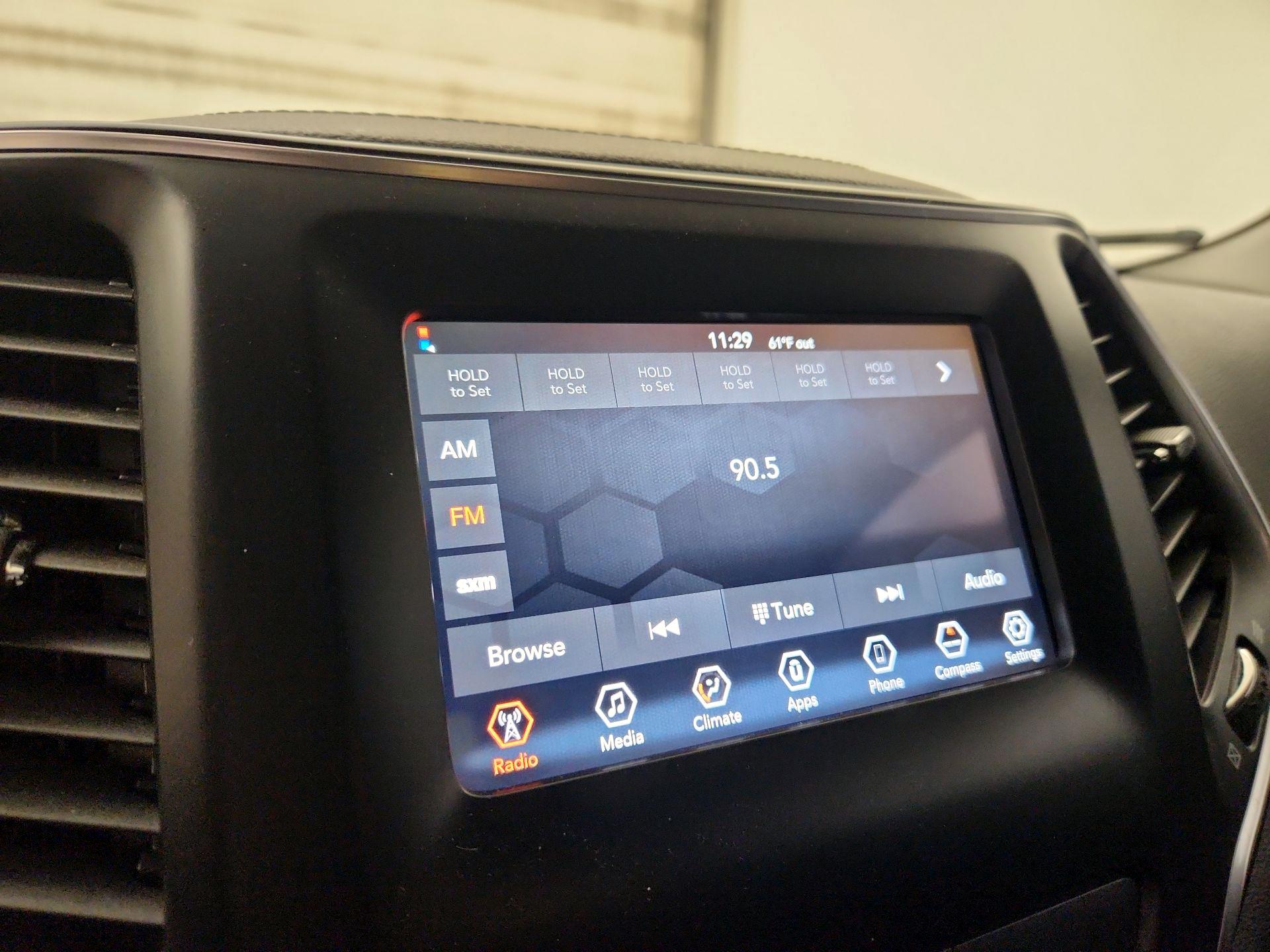 Thumbnail: 2019 Jeep Cherokee - 15