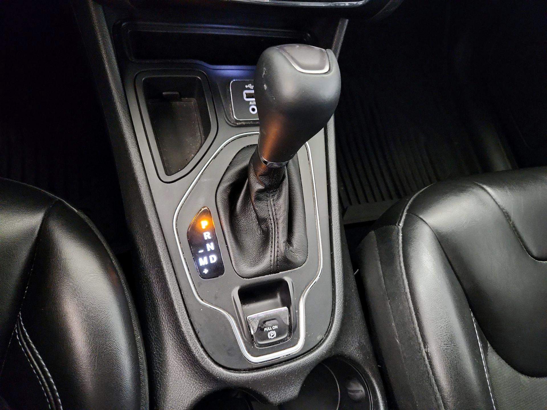 Thumbnail: 2019 Jeep Cherokee - 17