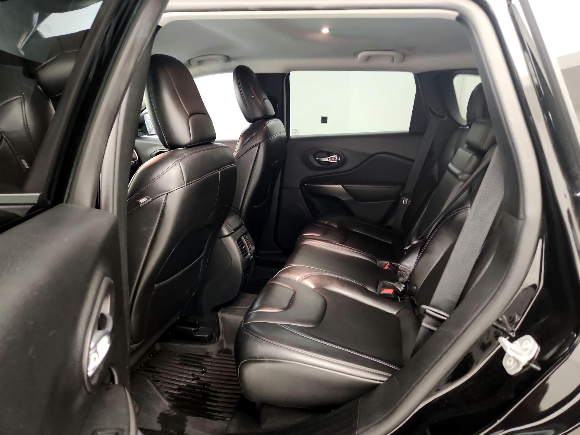 Thumbnail: 2019 Jeep Cherokee - 19