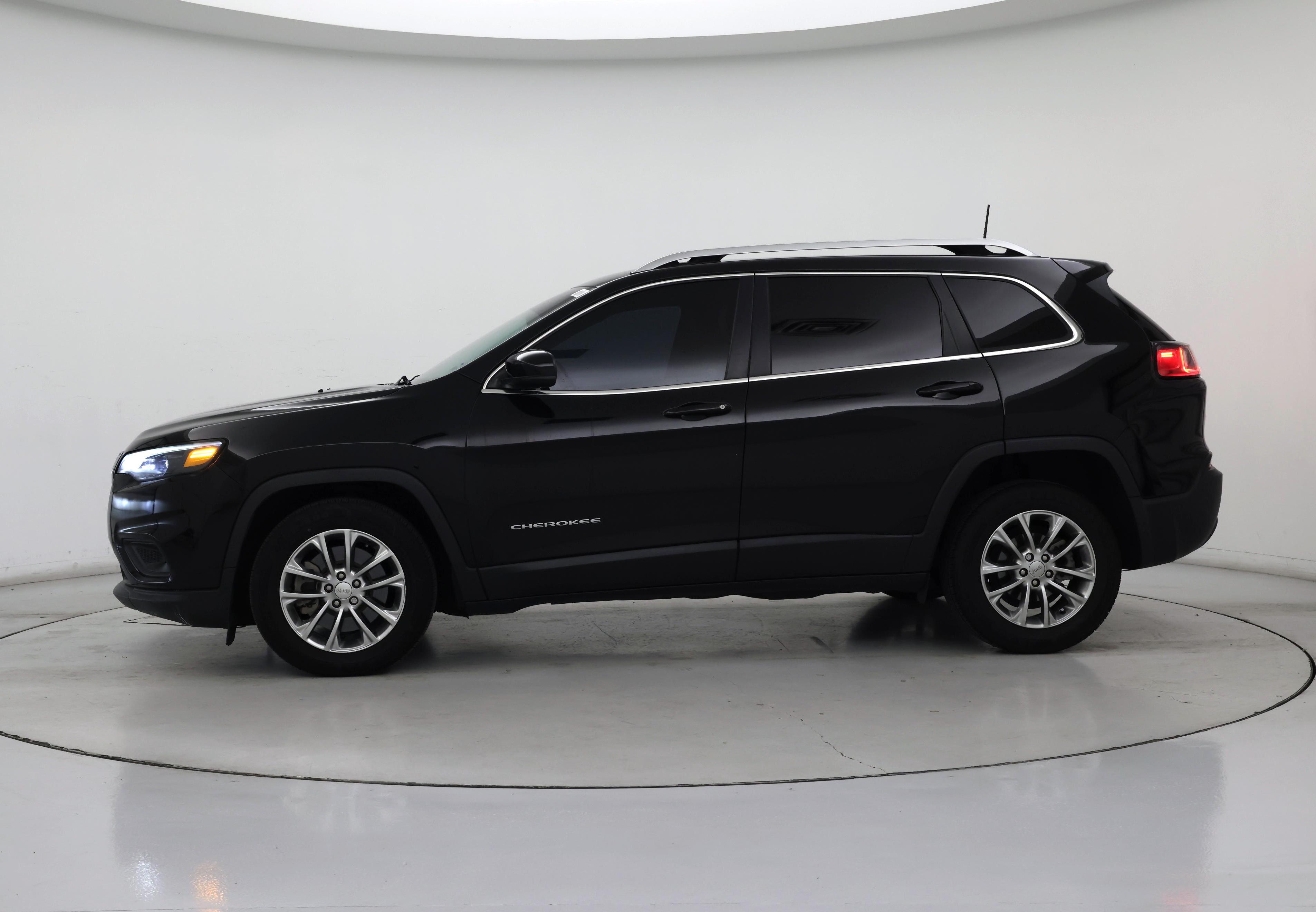 Thumbnail: 2019 Jeep Cherokee - 3