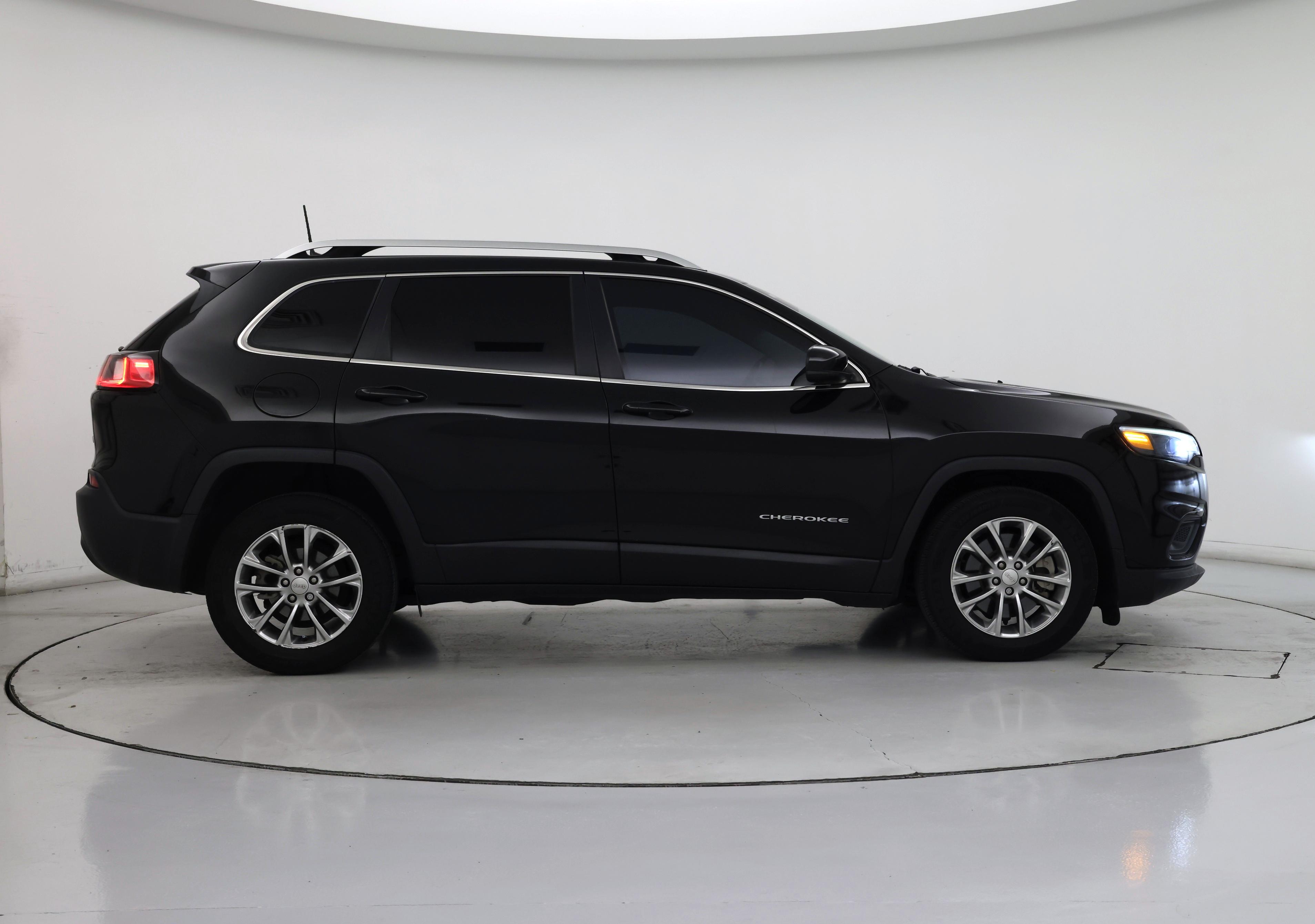 Thumbnail: 2019 Jeep Cherokee - 7