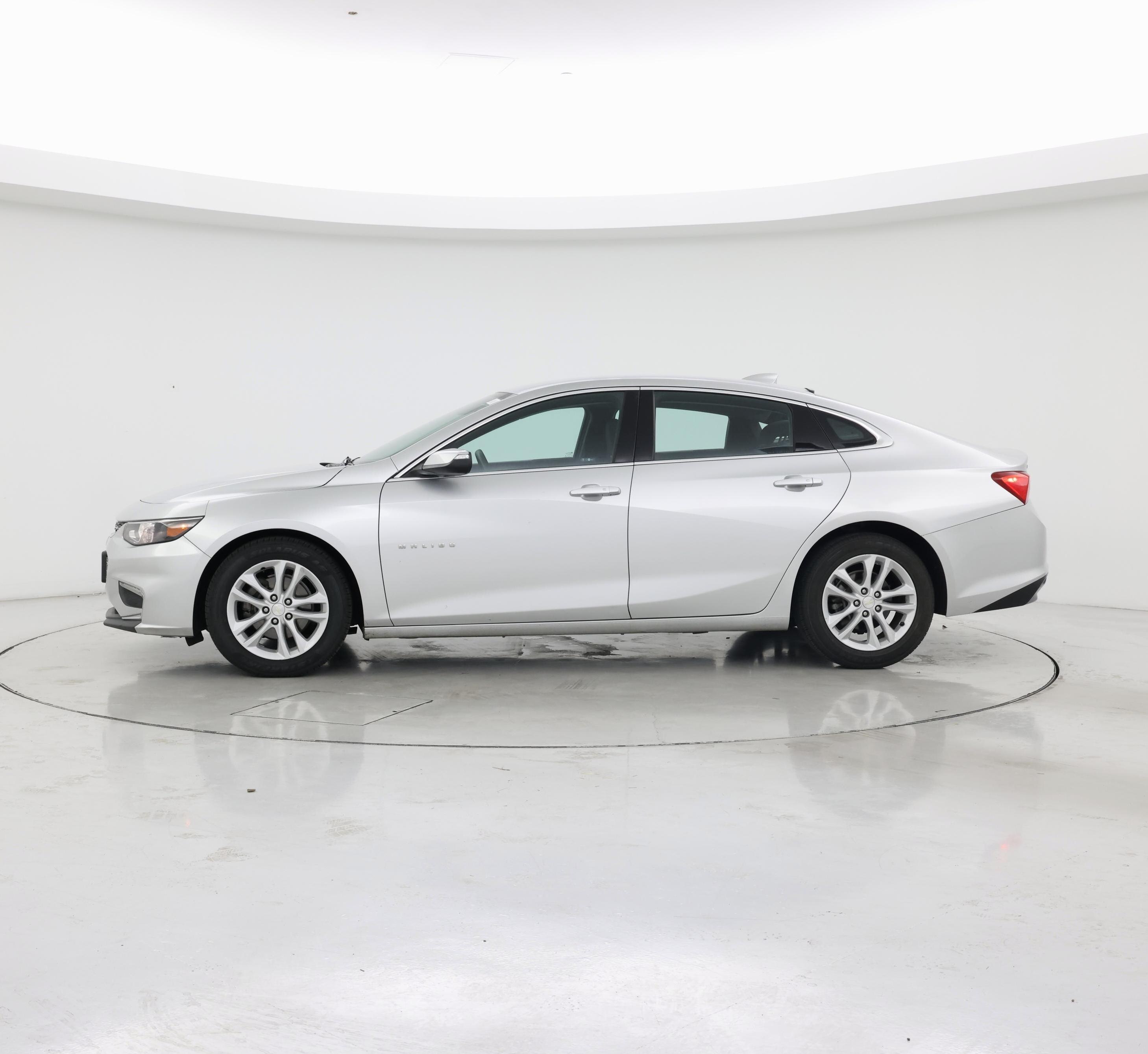Thumbnail: 2018 Chevrolet Malibu - 3