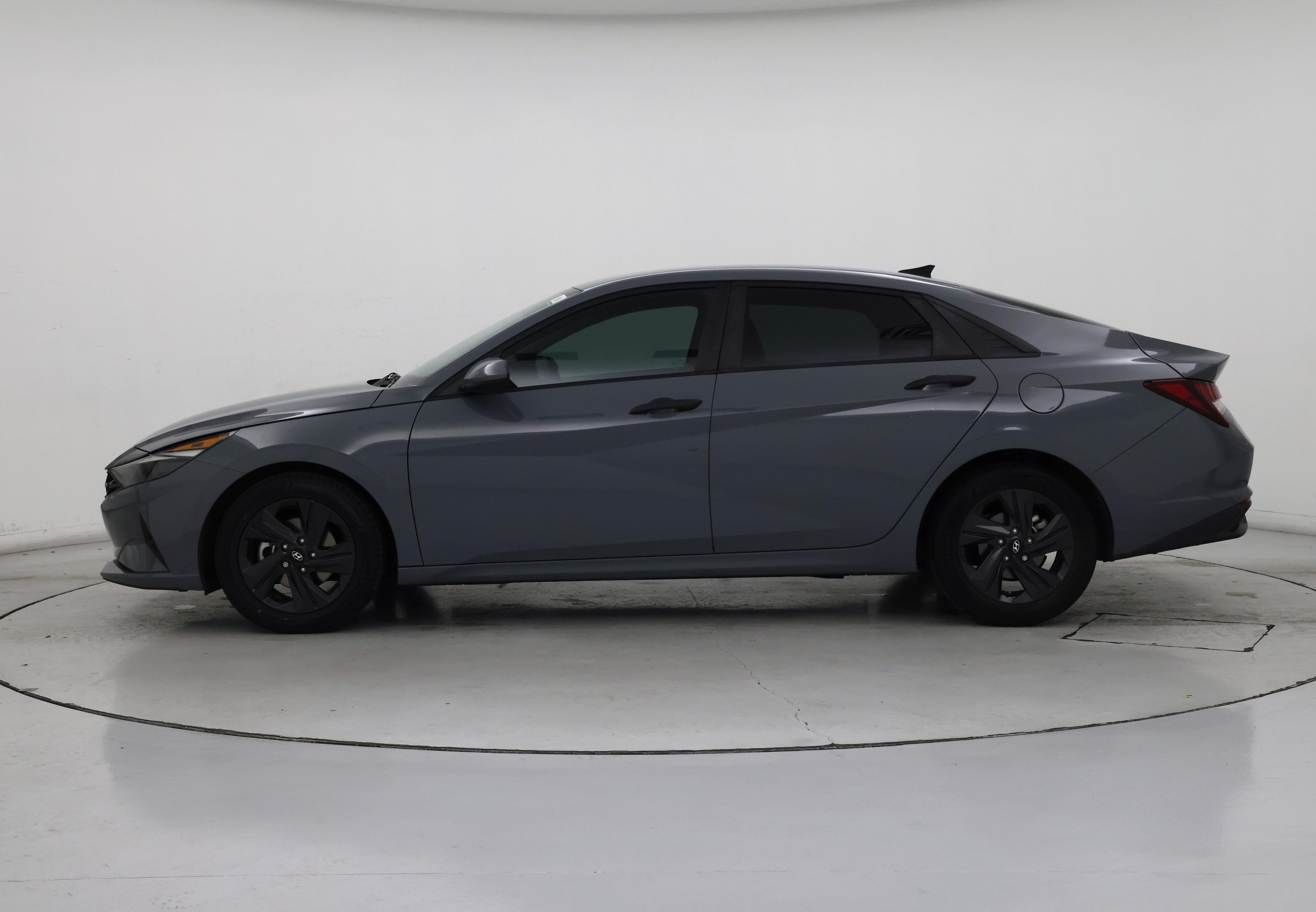 Thumbnail: 2021 Hyundai Elantra - 3