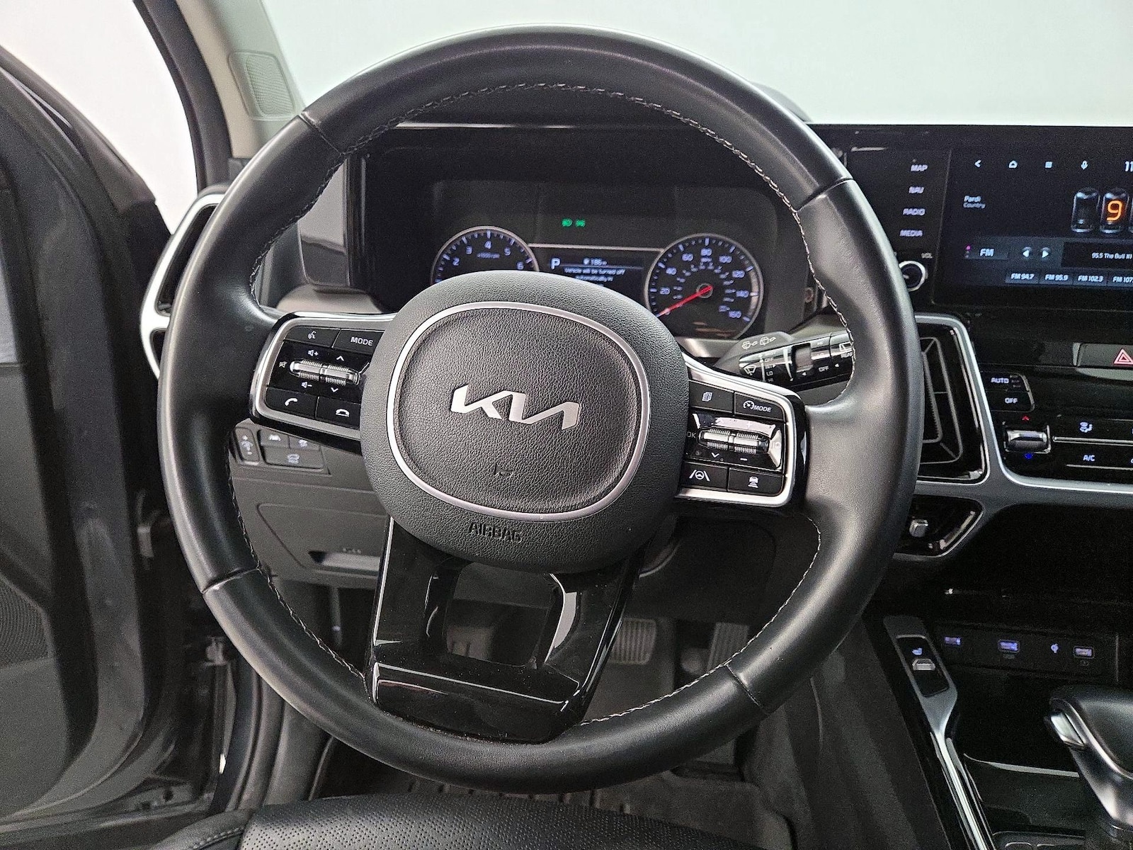 2022 Kia Sorento SX - Photo 11