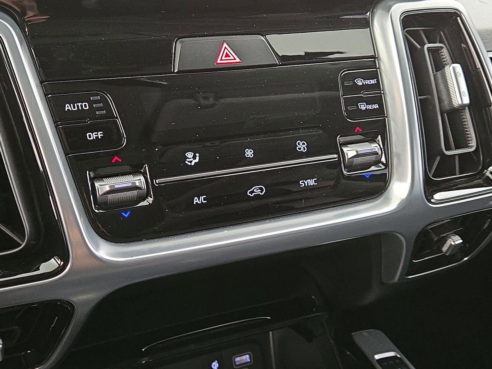 2022 Kia Sorento SX - Photo 18