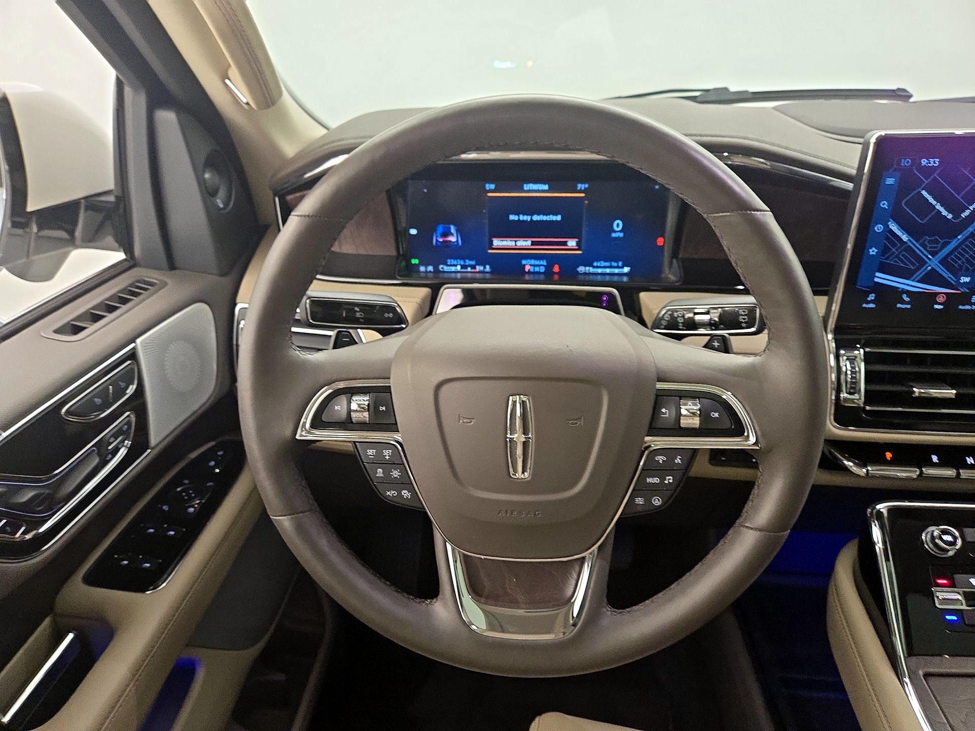 Thumbnail: 2023 Lincoln Navigator L - 10