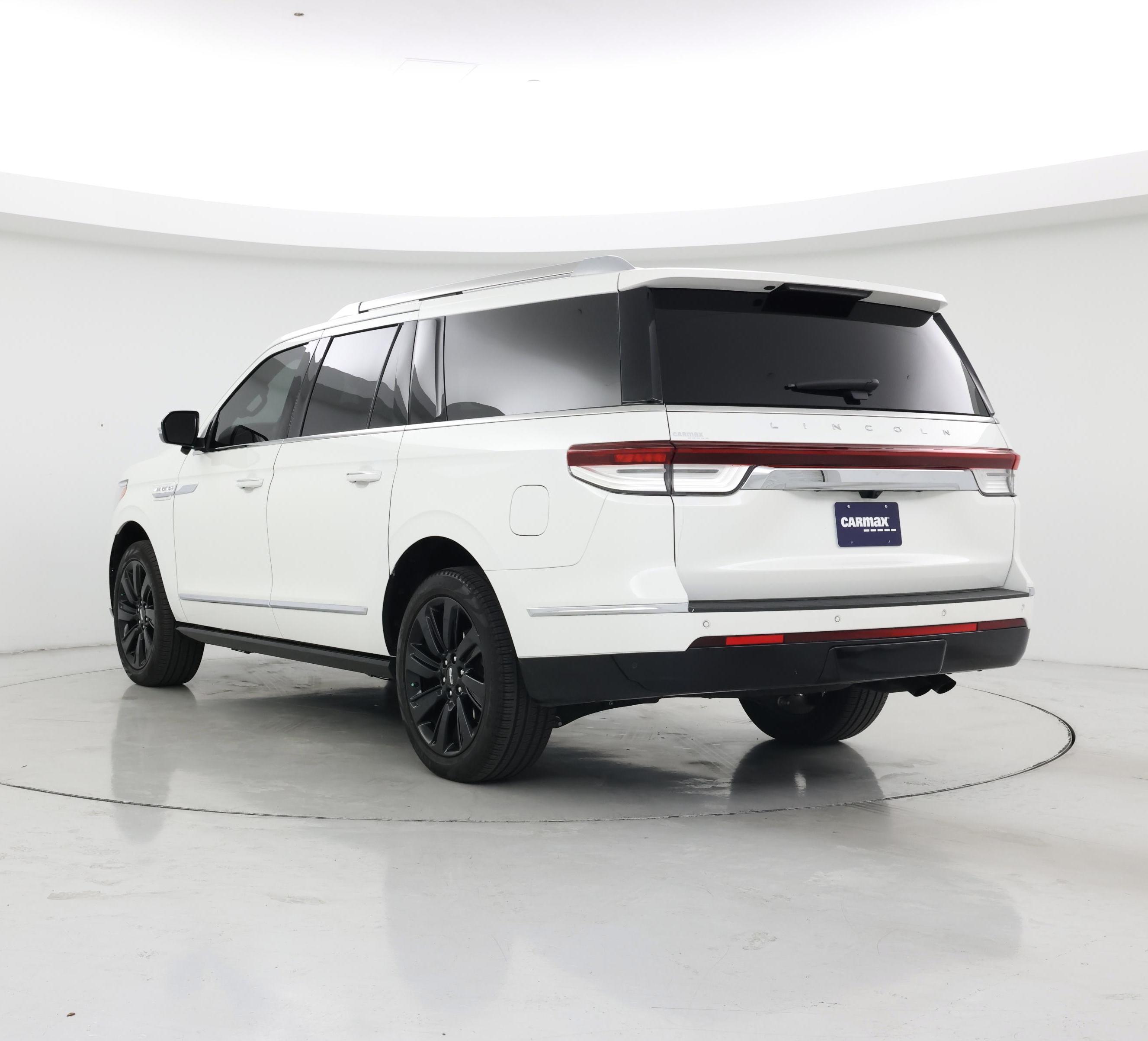 Thumbnail: 2023 Lincoln Navigator L - 2