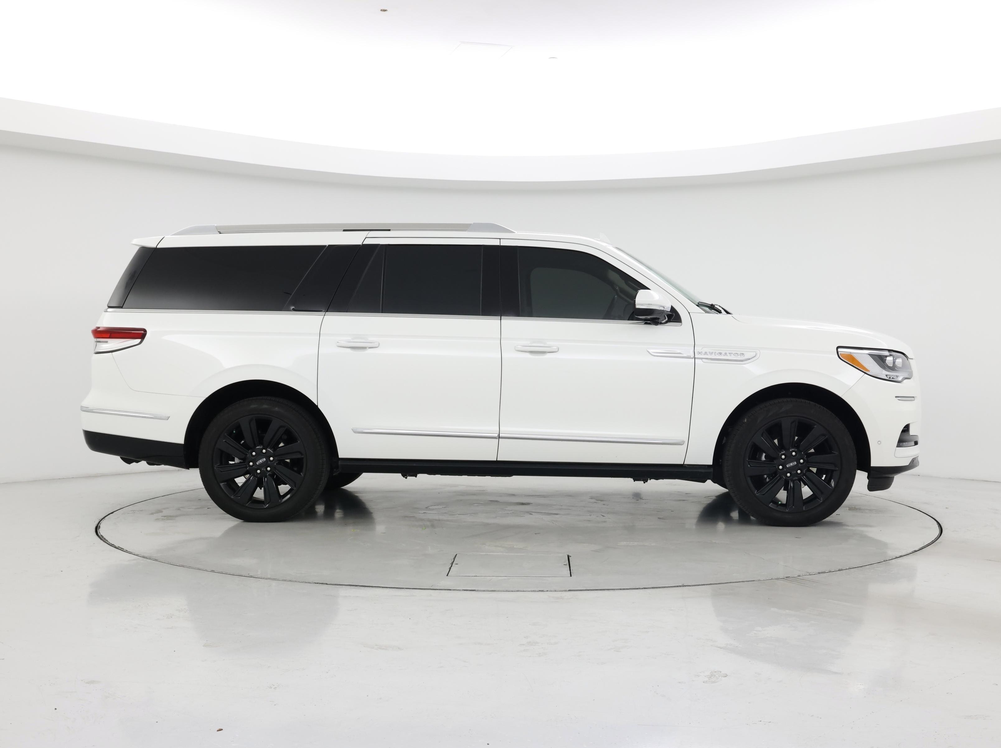 Thumbnail: 2023 Lincoln Navigator L - 7