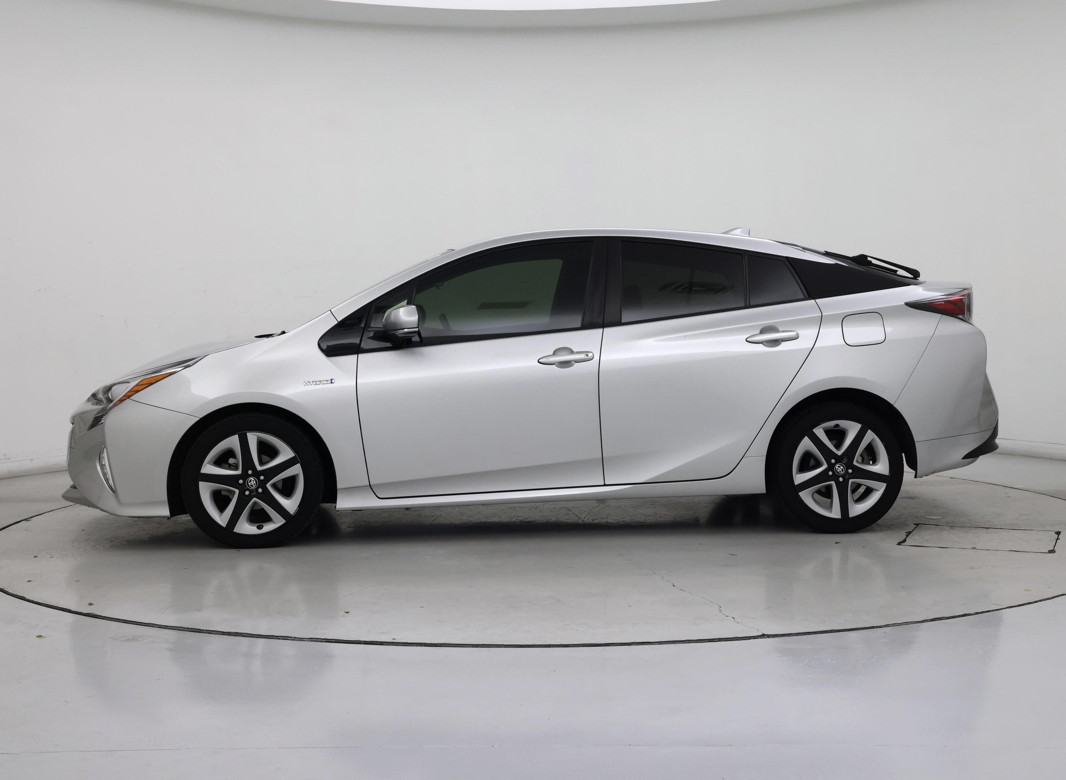 Thumbnail: 2016 Toyota Prius - 3