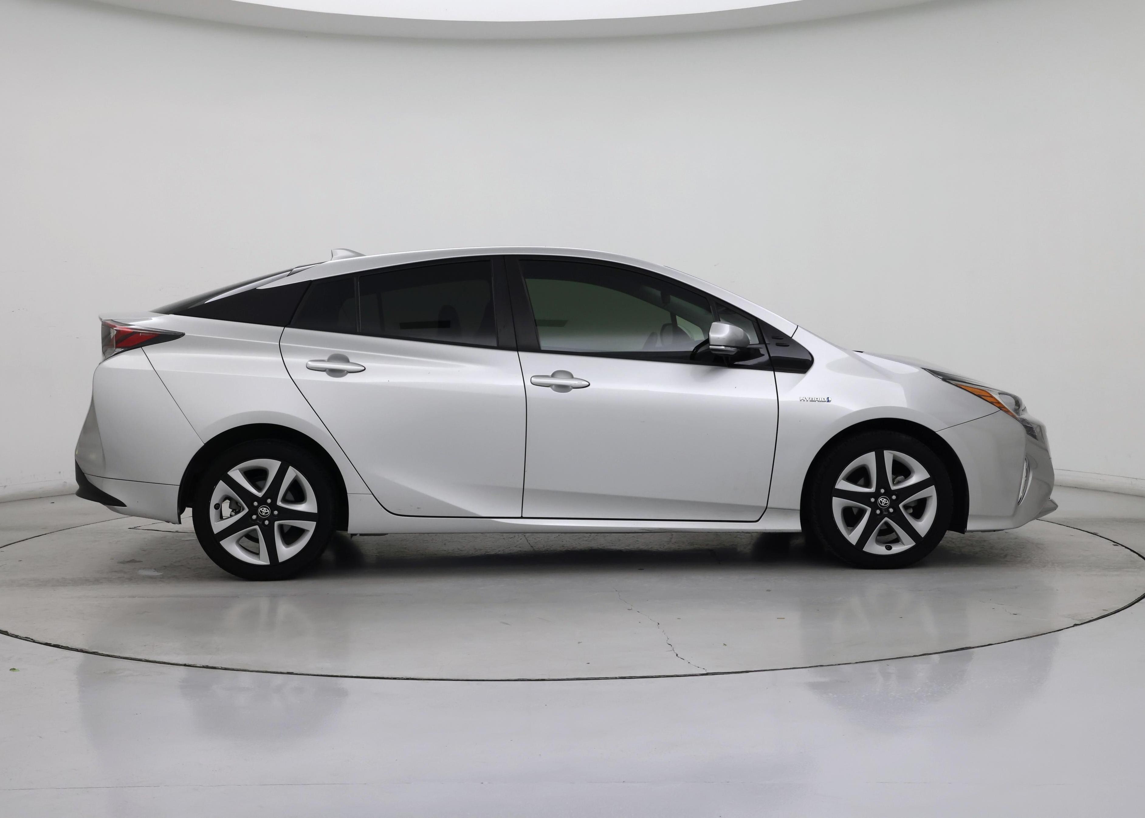 Thumbnail: 2016 Toyota Prius - 7