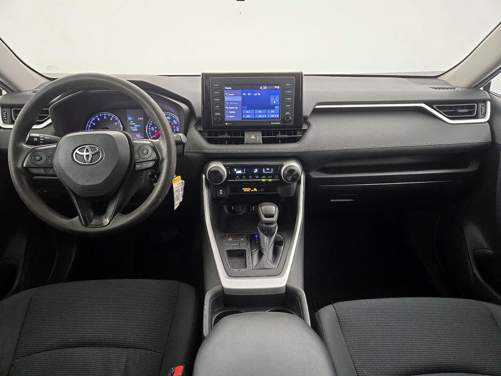 2021 Toyota RAV4 LE - Photo 10