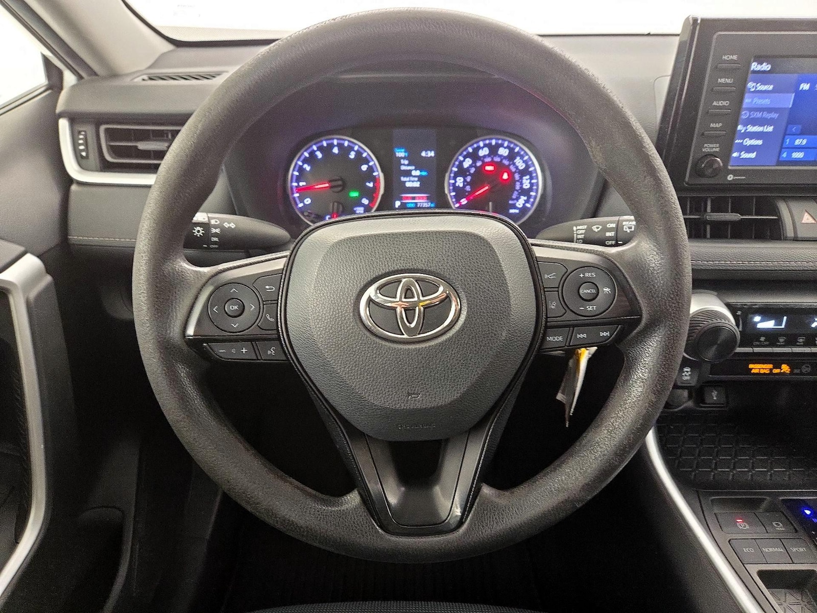 2021 Toyota RAV4 LE - Photo 11
