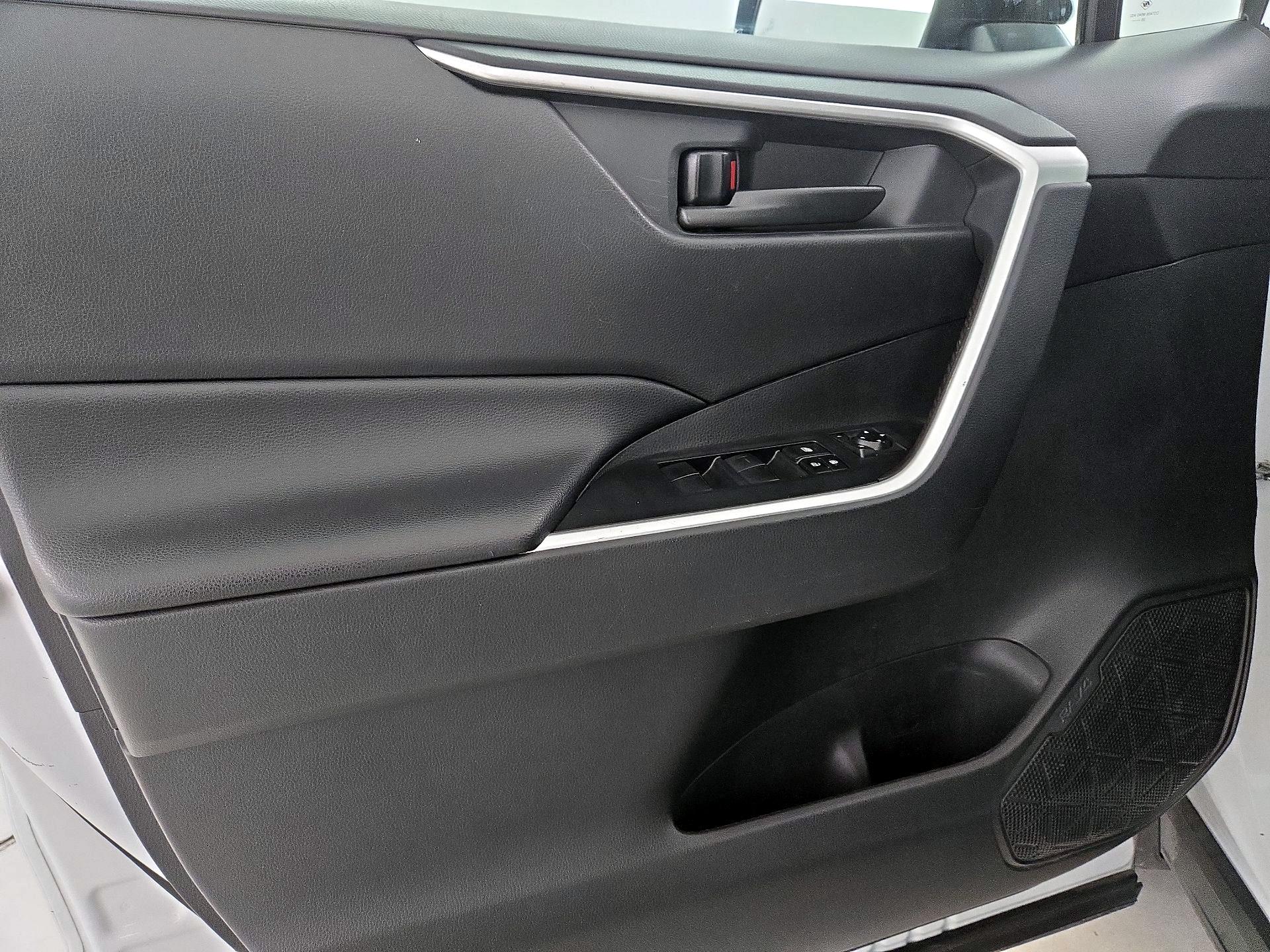Thumbnail: 2021 Toyota RAV4 - 12