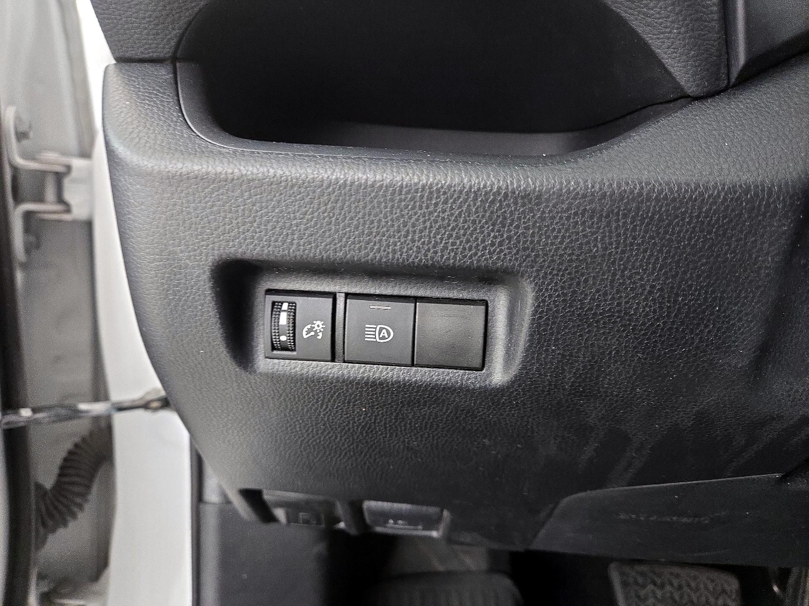 2021 Toyota RAV4 LE - Photo 14
