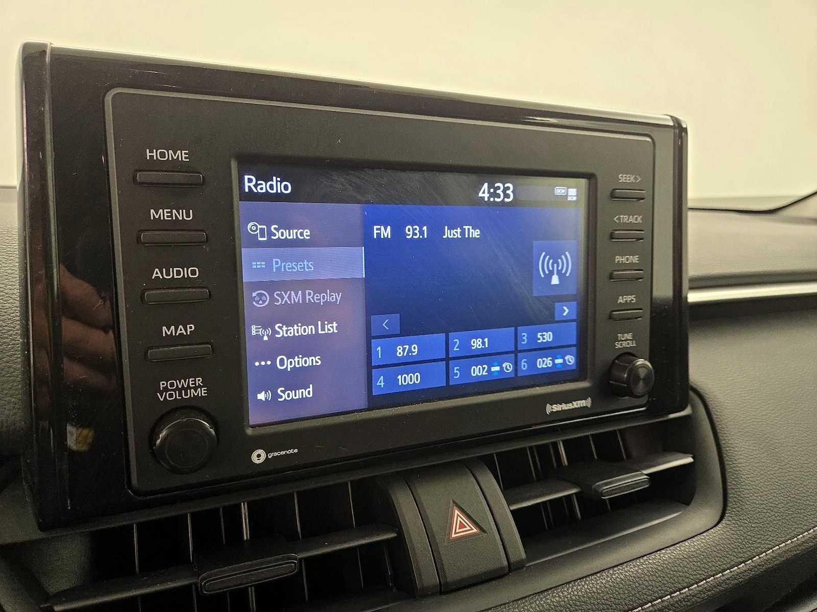 2021 Toyota RAV4 LE - Photo 16