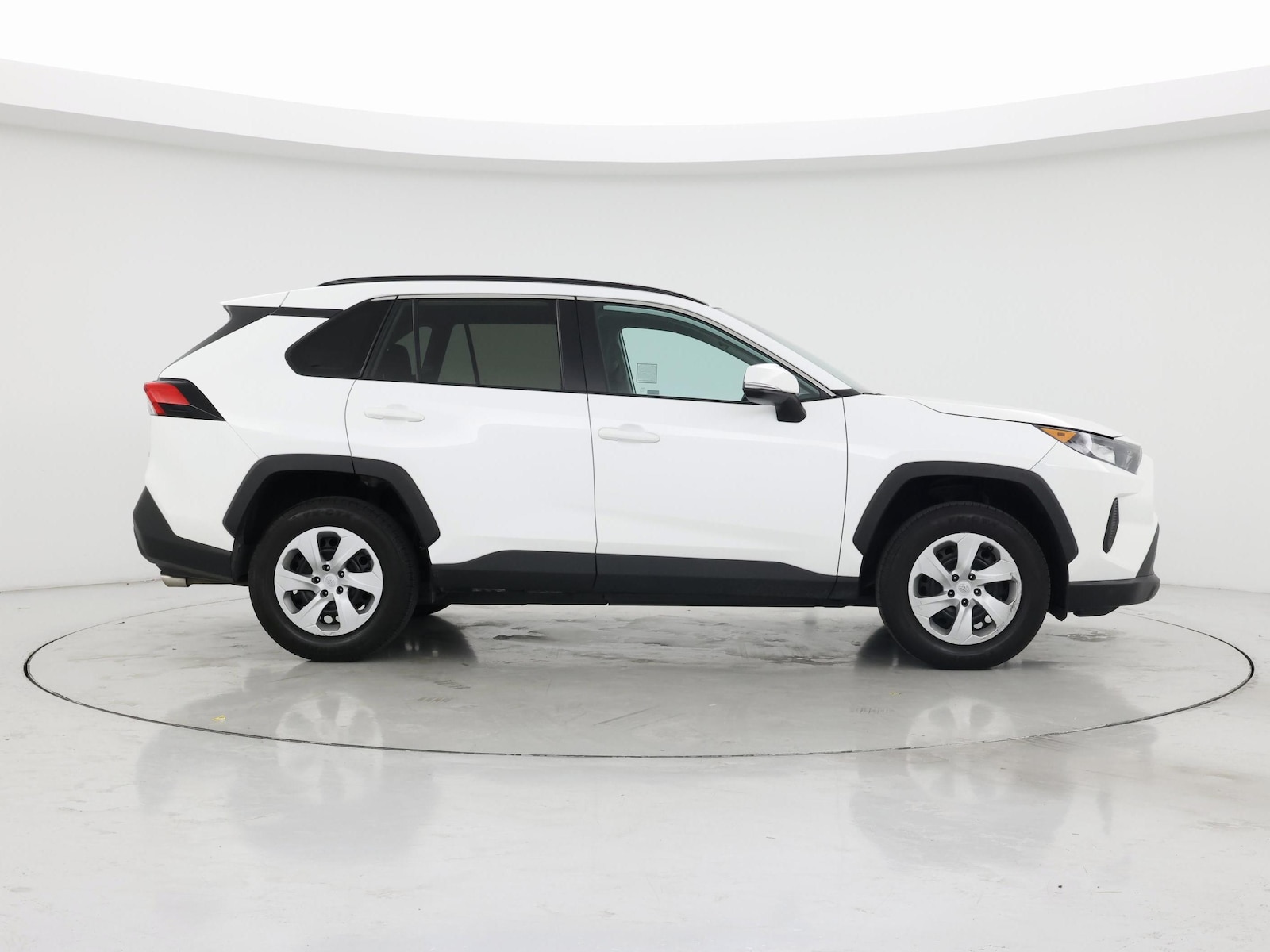2021 Toyota RAV4 LE - Photo 8