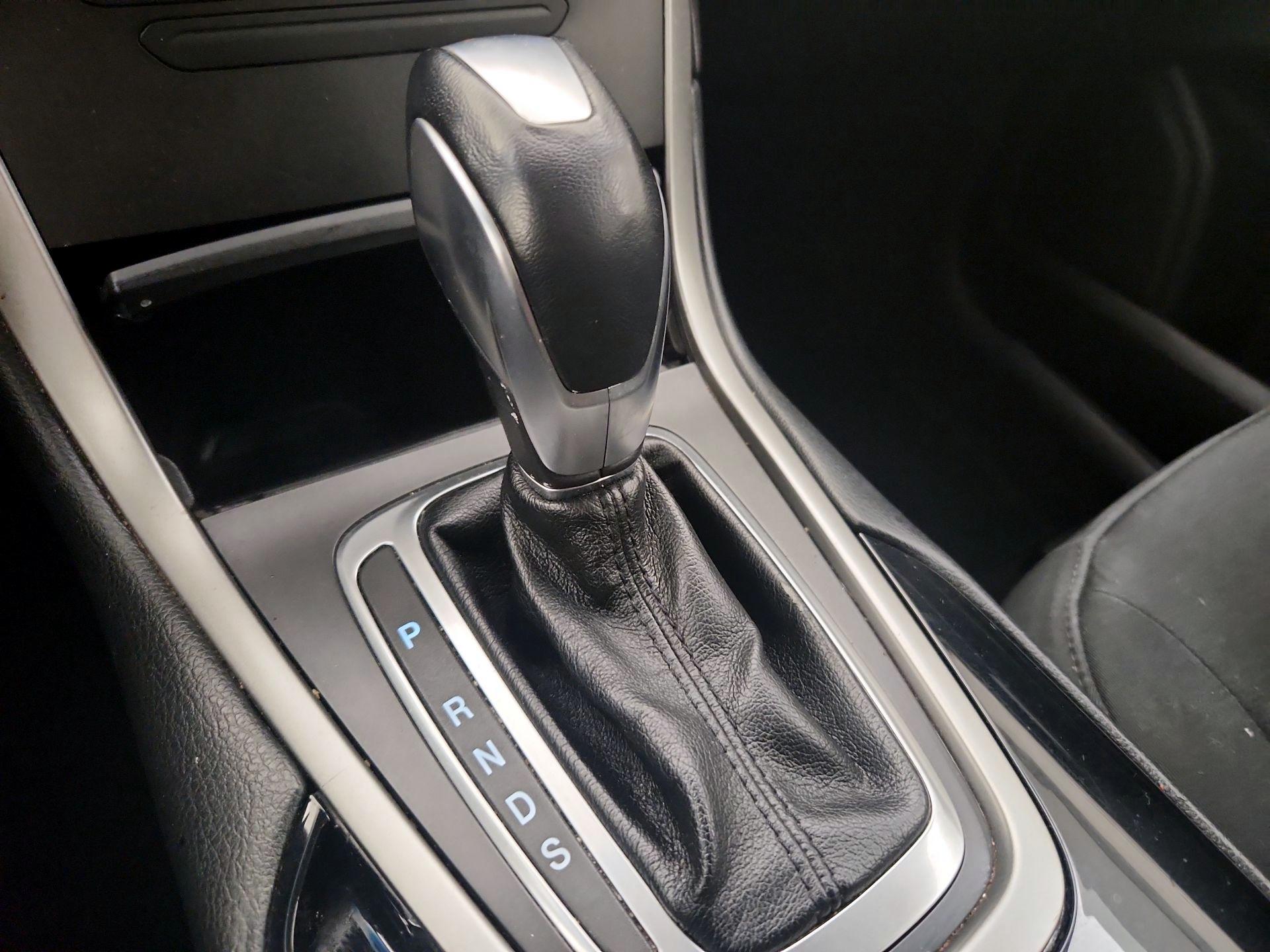 Thumbnail: 2015 Ford Edge - 17
