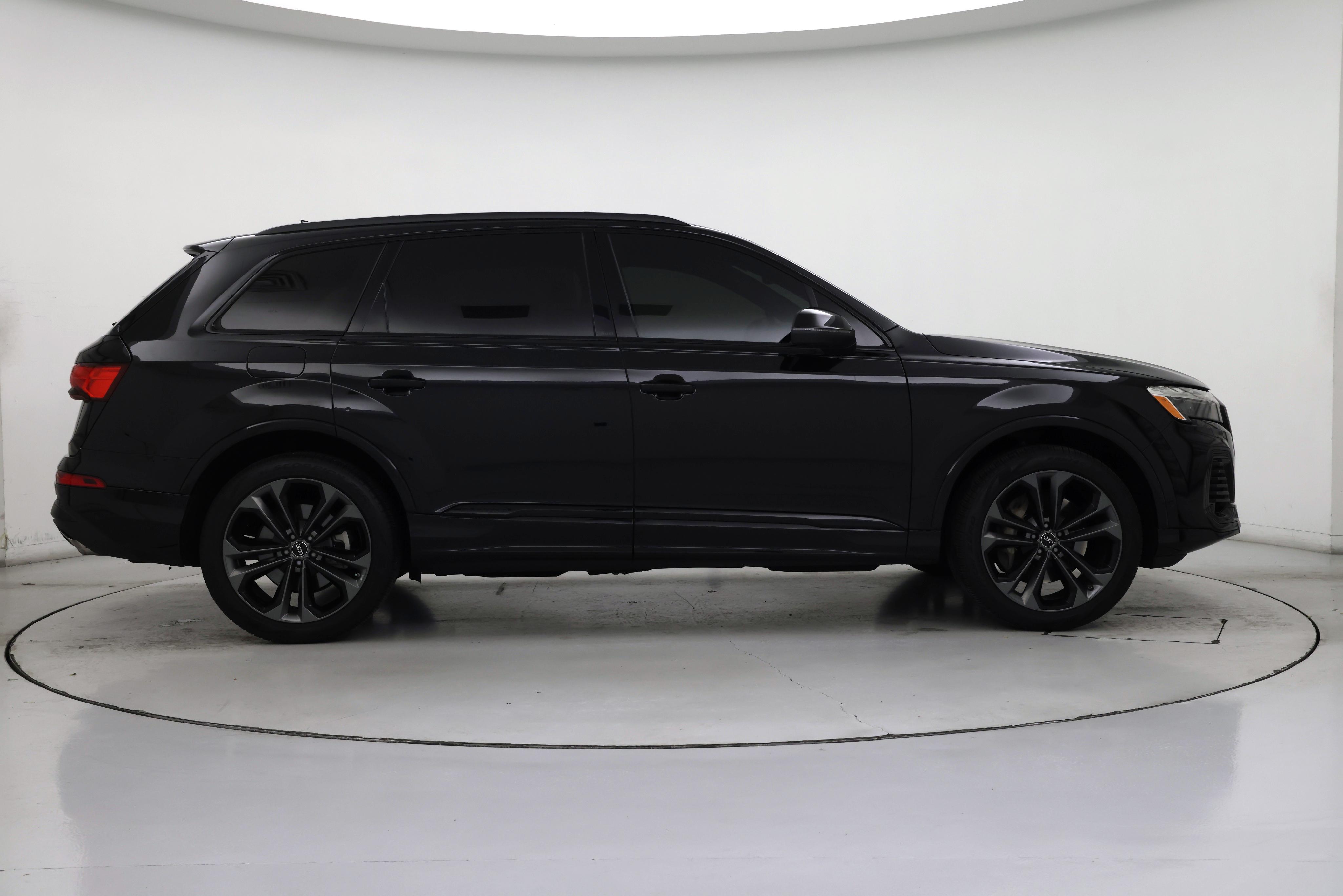 Thumbnail: 2025 Audi Q7 - 7