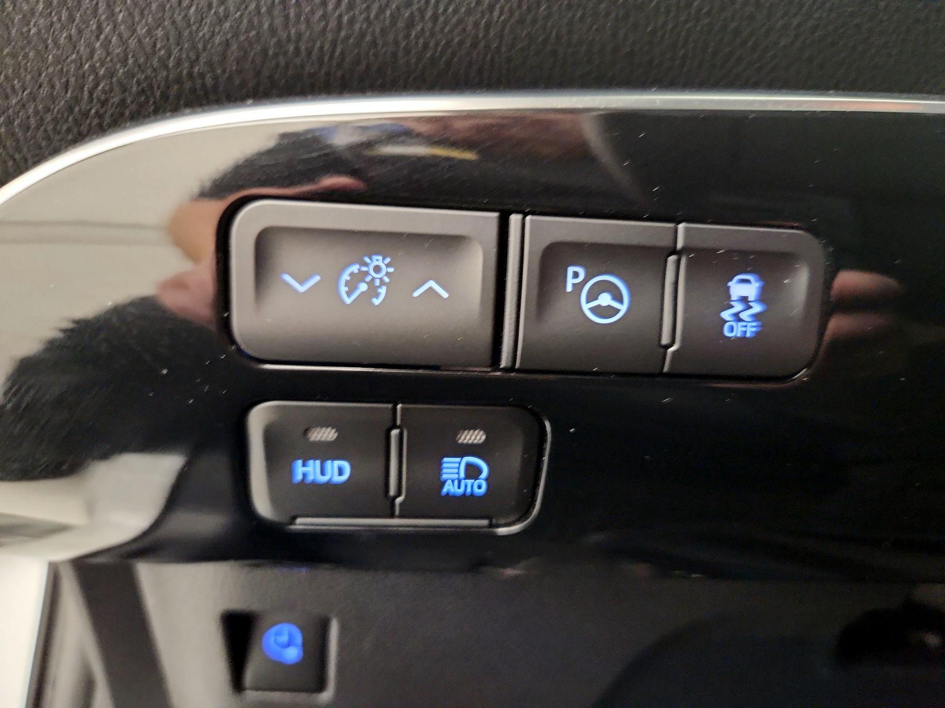 Thumbnail: 2021 Toyota Prius Prime - 13