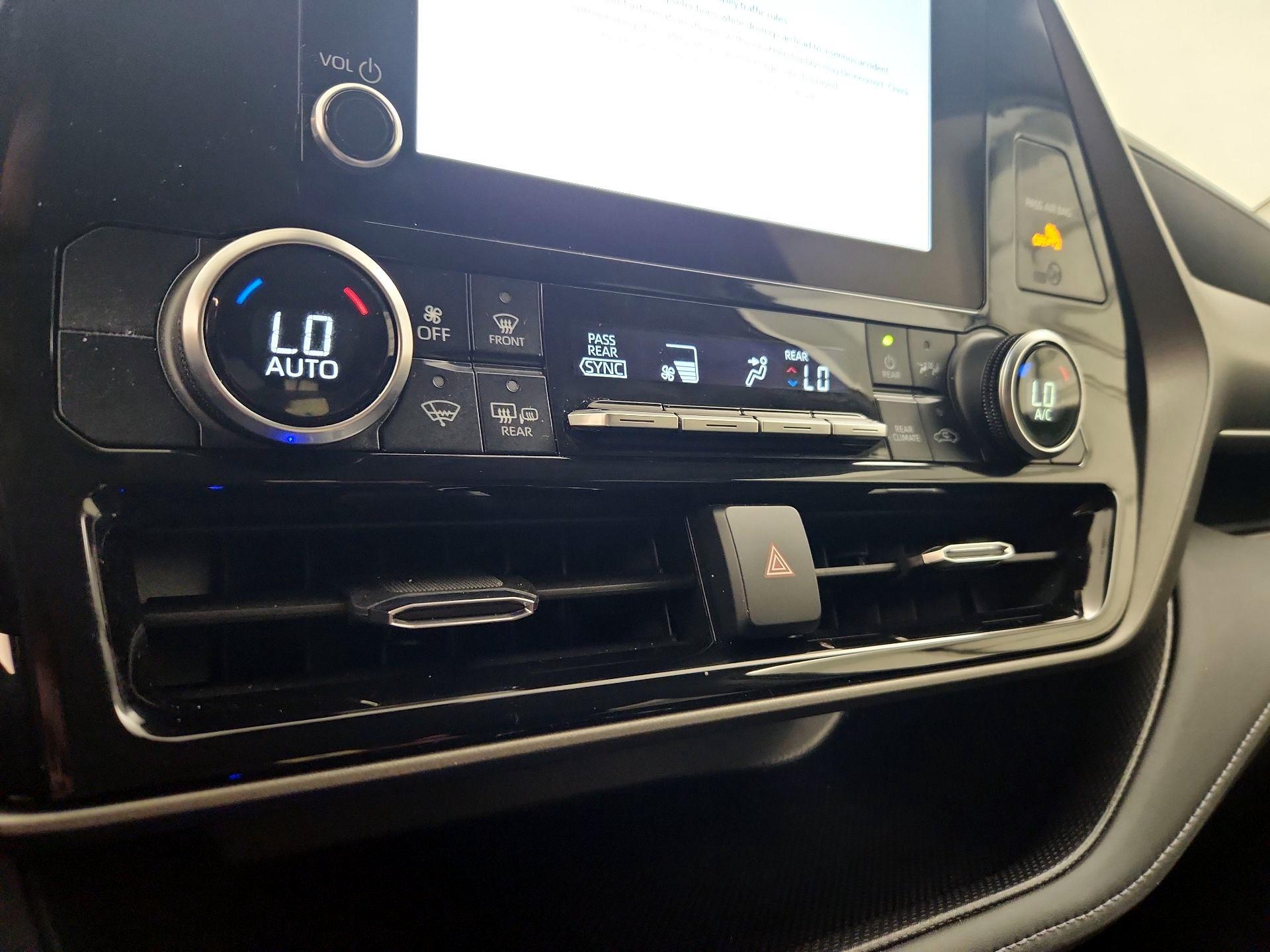 Thumbnail: 2024 Toyota Highlander - 16