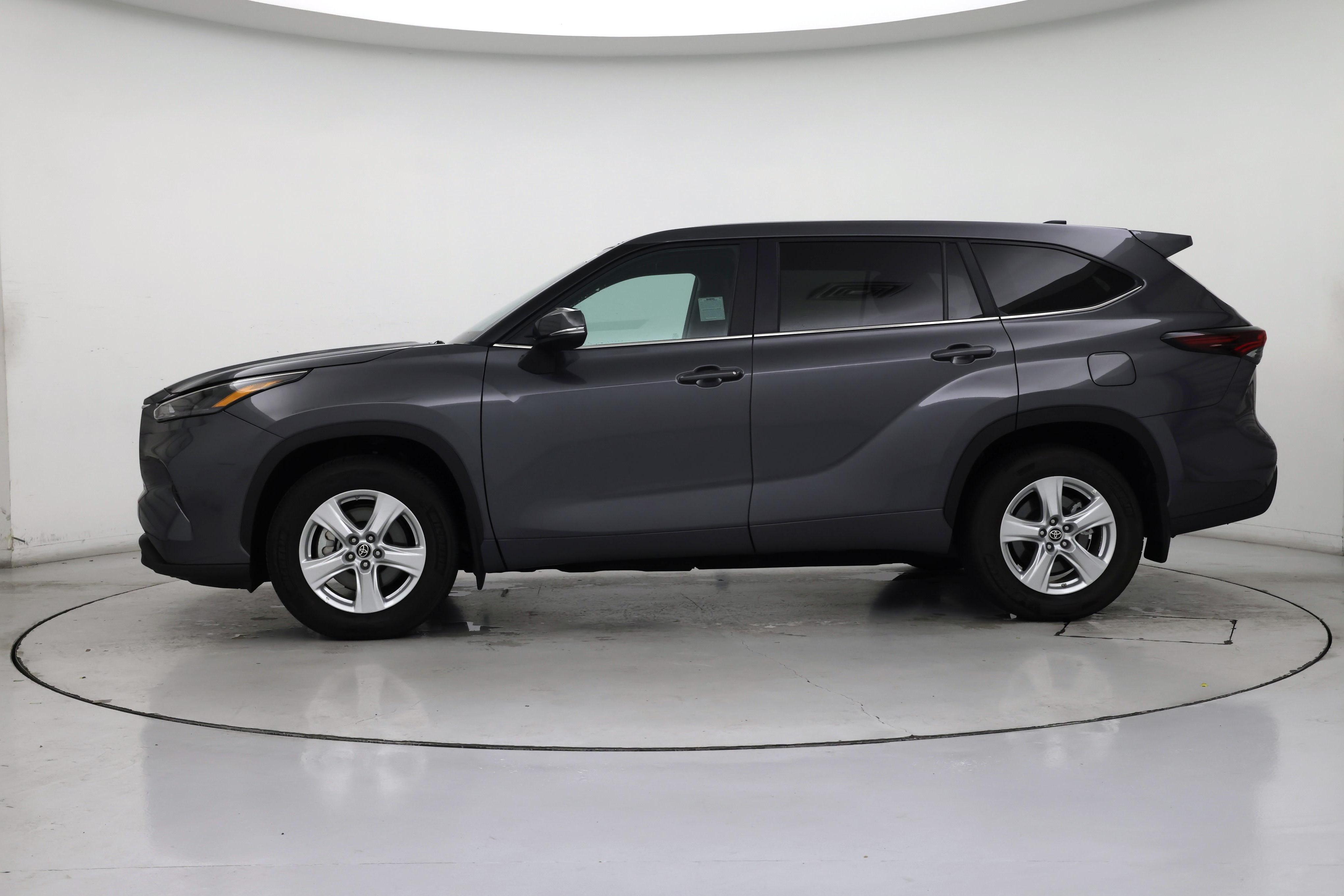 Thumbnail: 2024 Toyota Highlander - 3
