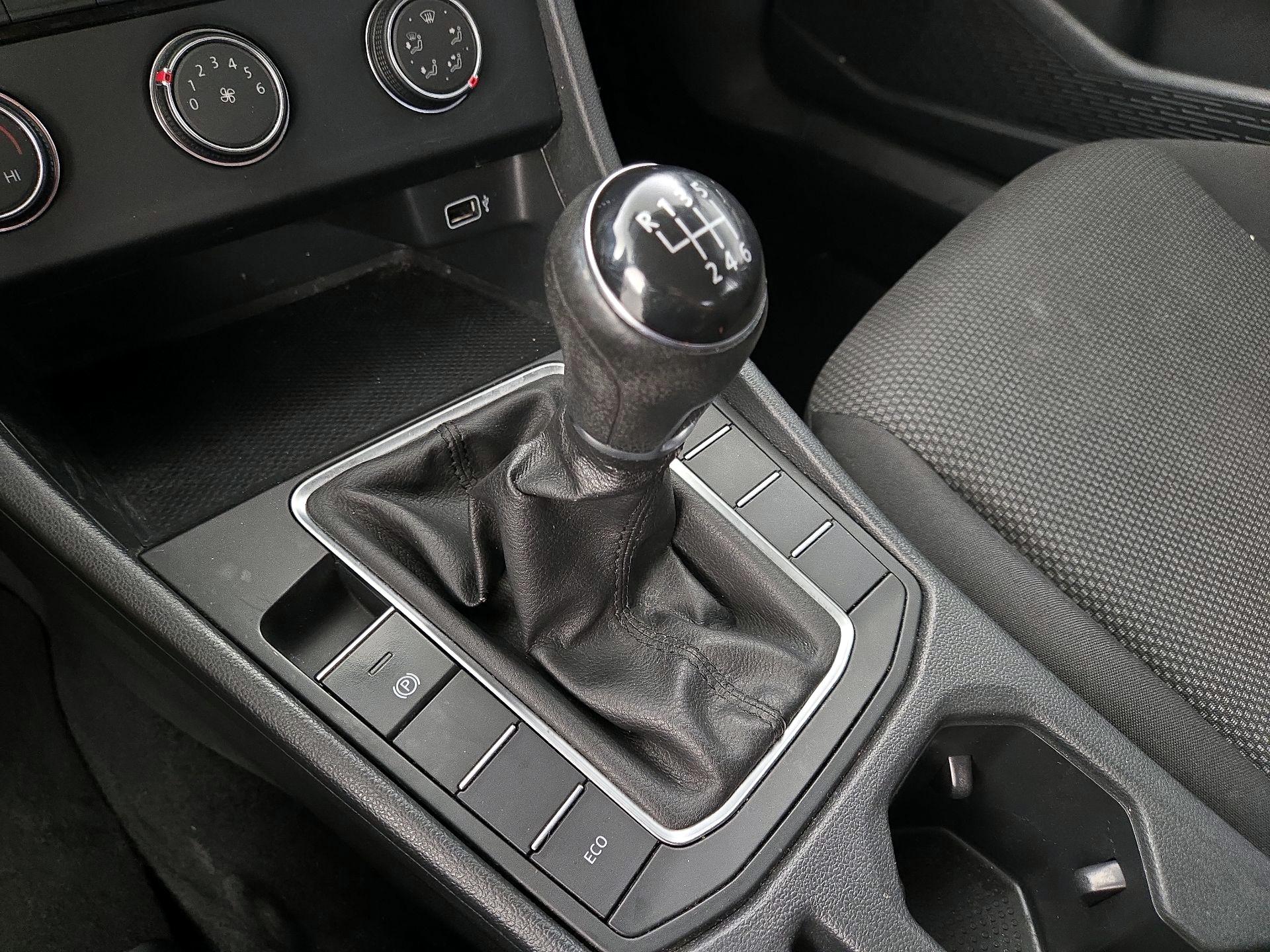 Thumbnail: 2019 Volkswagen Jetta - 17