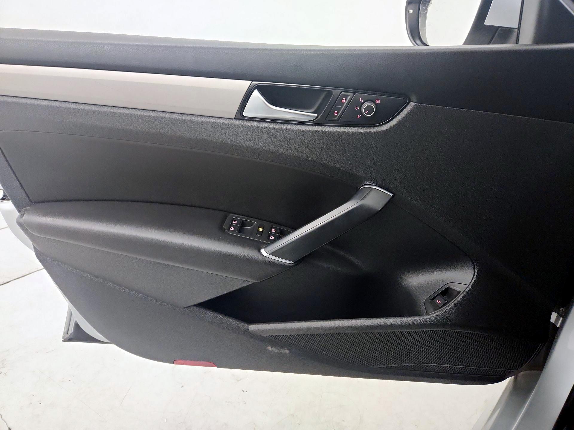 Thumbnail: 2020 Volkswagen Passat - 12