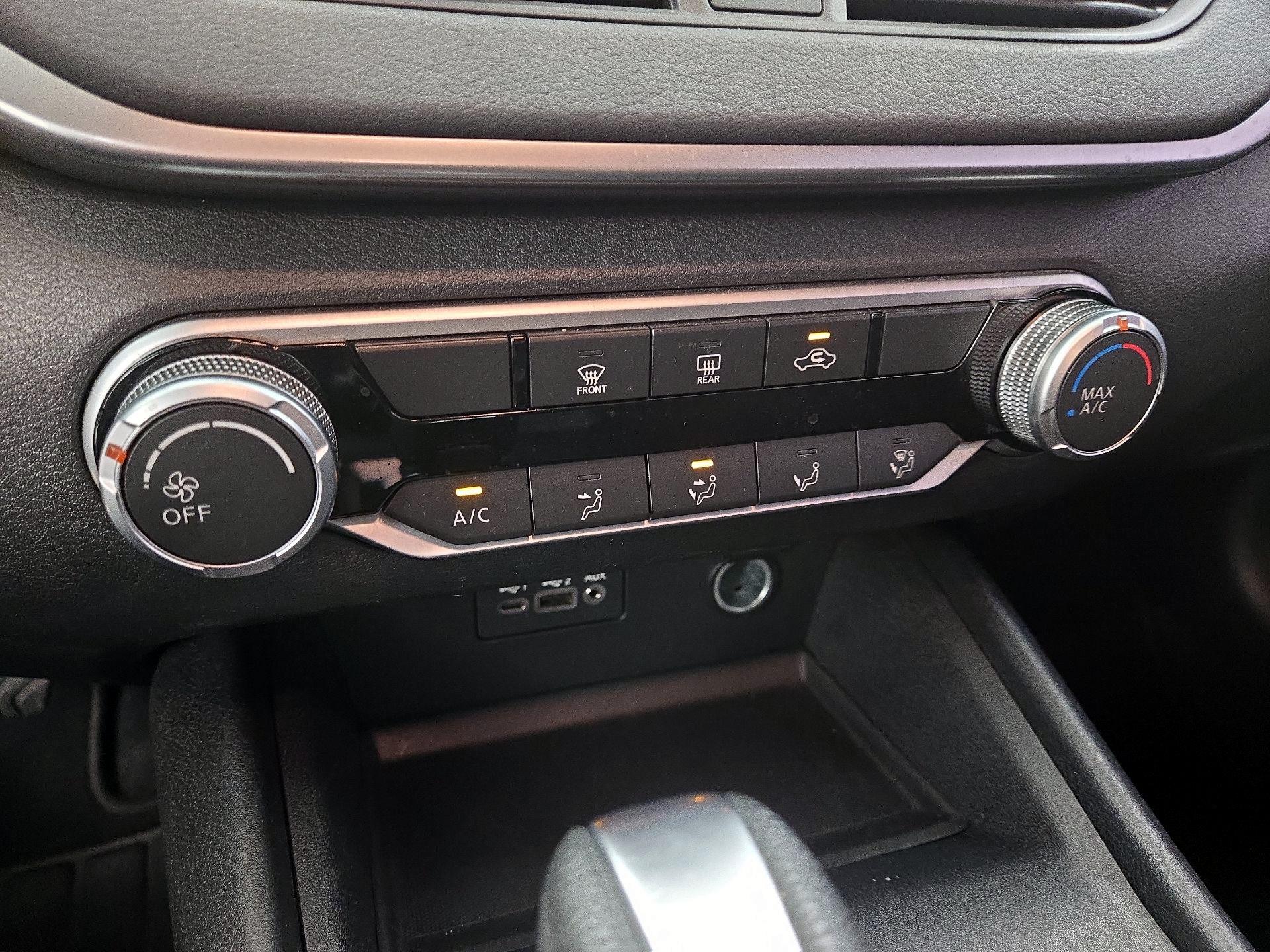Thumbnail: 2019 Nissan Altima - 16
