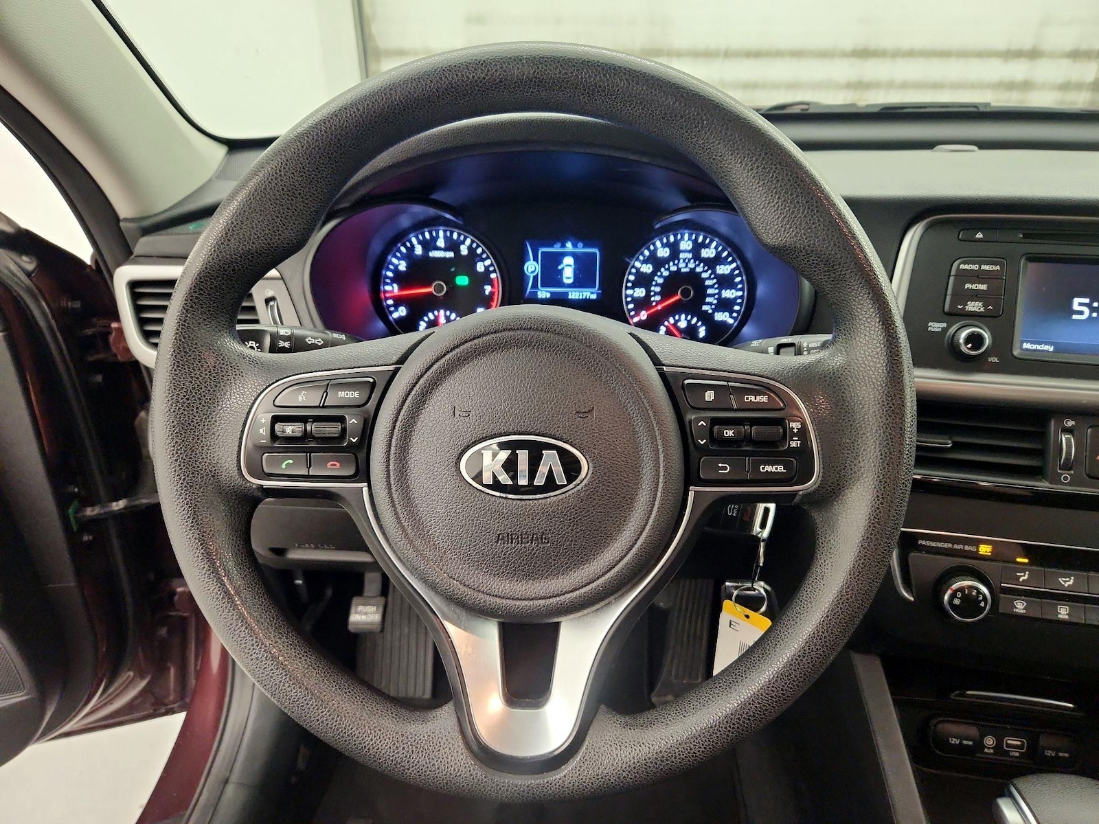 2017 Kia Optima LX - Photo 11