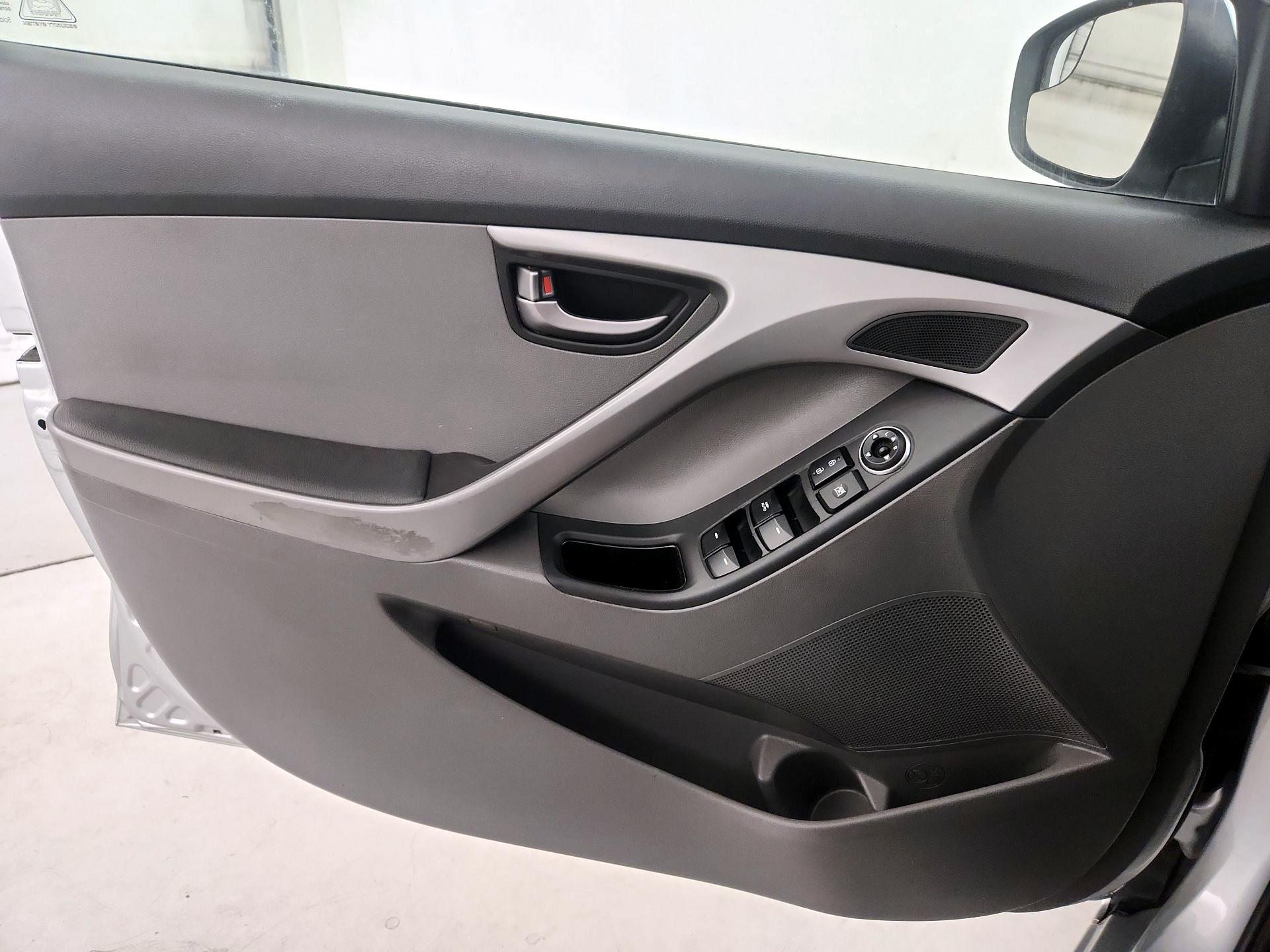 Thumbnail: 2014 Hyundai Elantra - 12