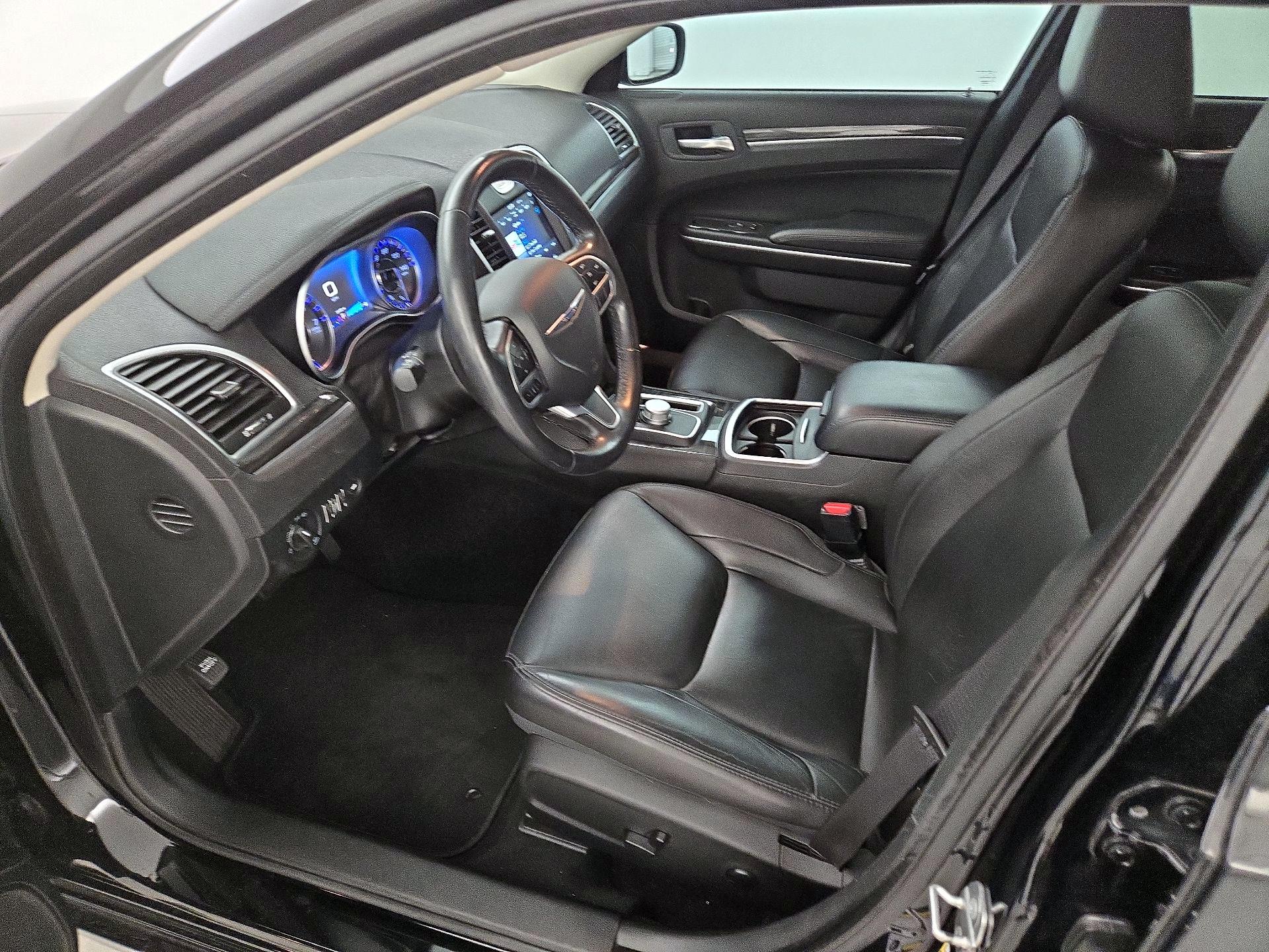 Thumbnail: 2022 Chrysler 300 - 11