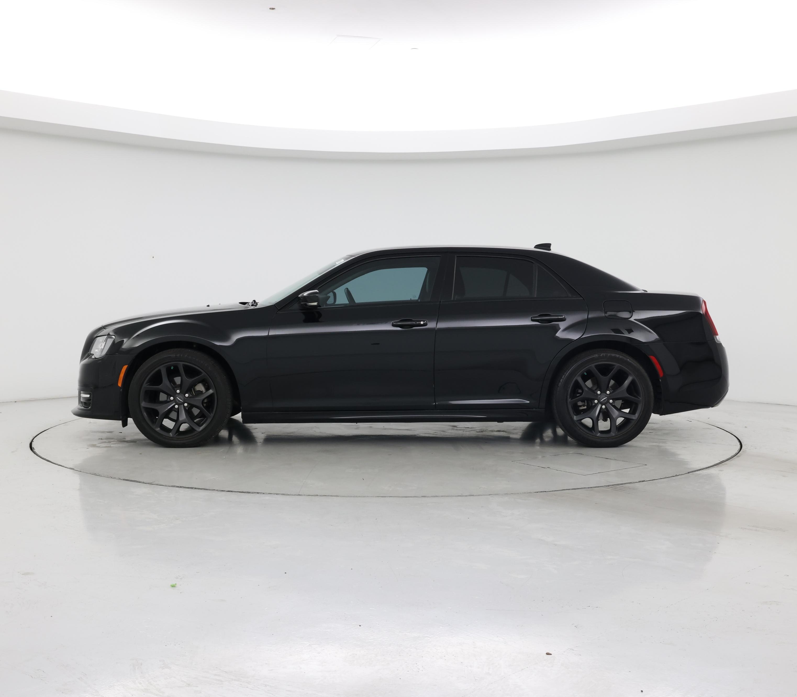 Thumbnail: 2022 Chrysler 300 - 3