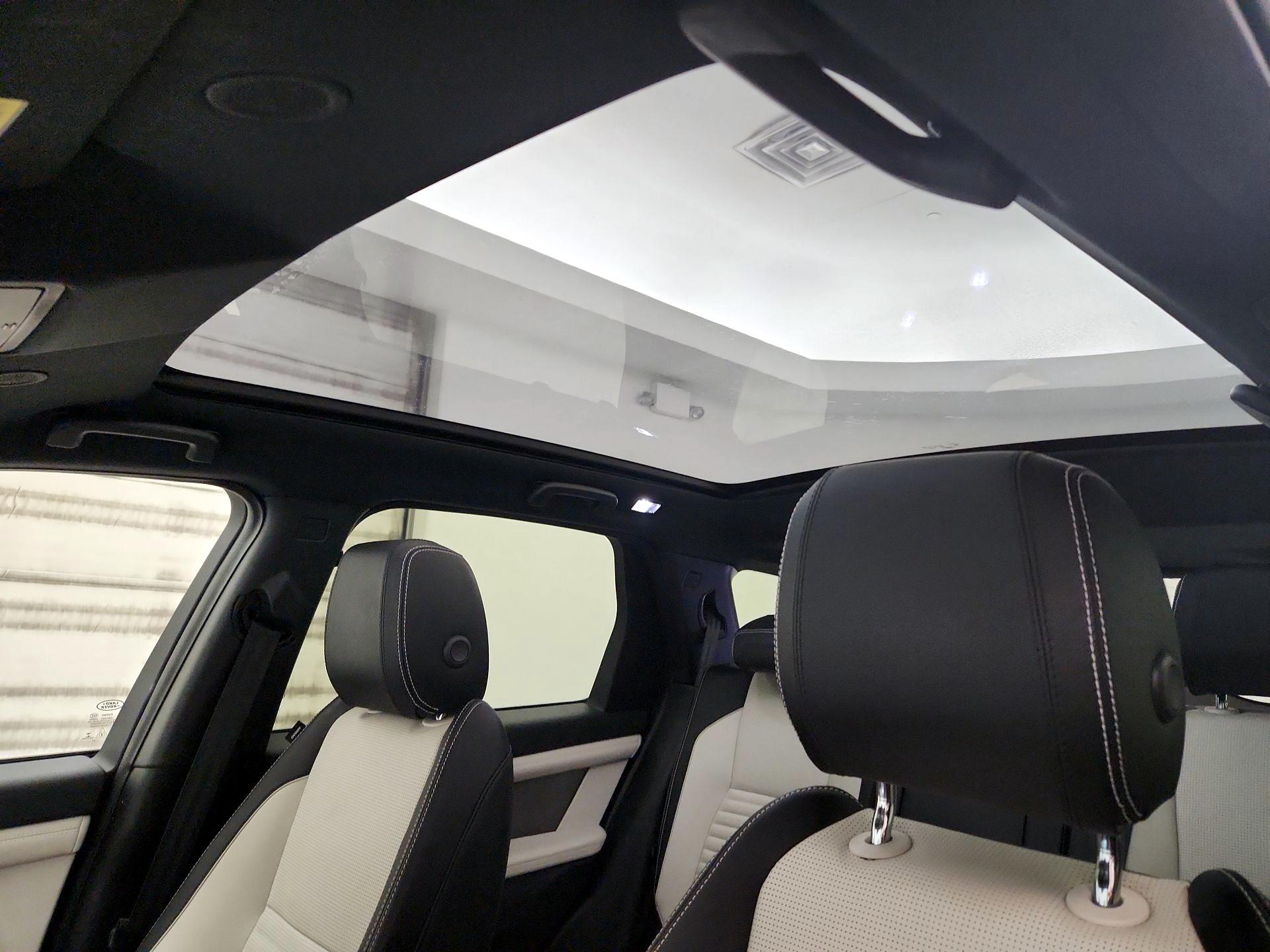 Thumbnail: 2022 Land Rover Discovery Sport - 20