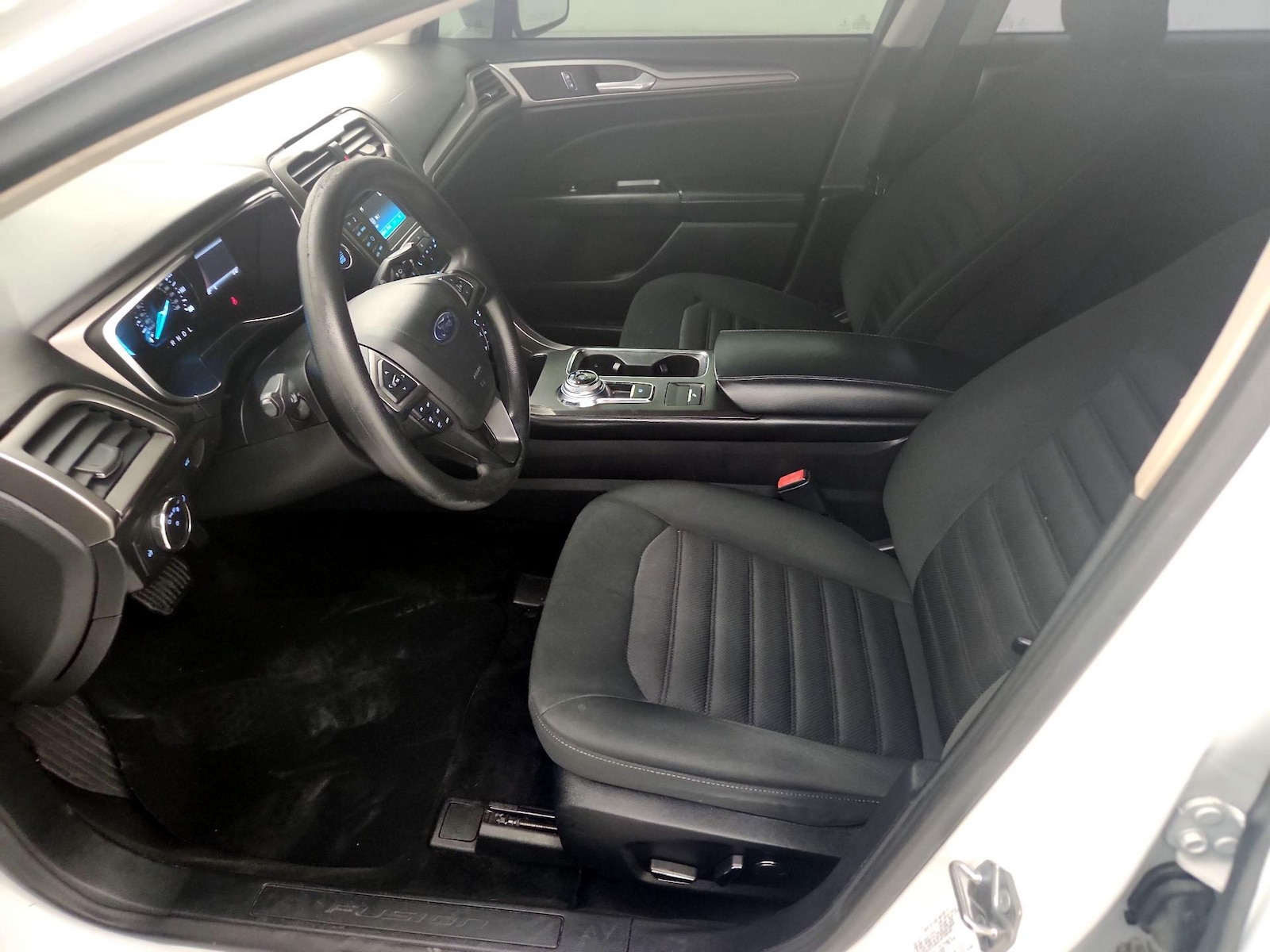2017 Ford Fusion SE - Photo 12