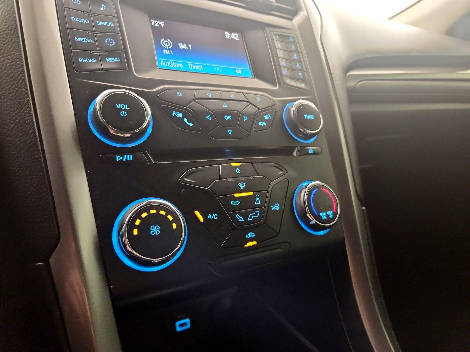 2017 Ford Fusion SE - Photo 17