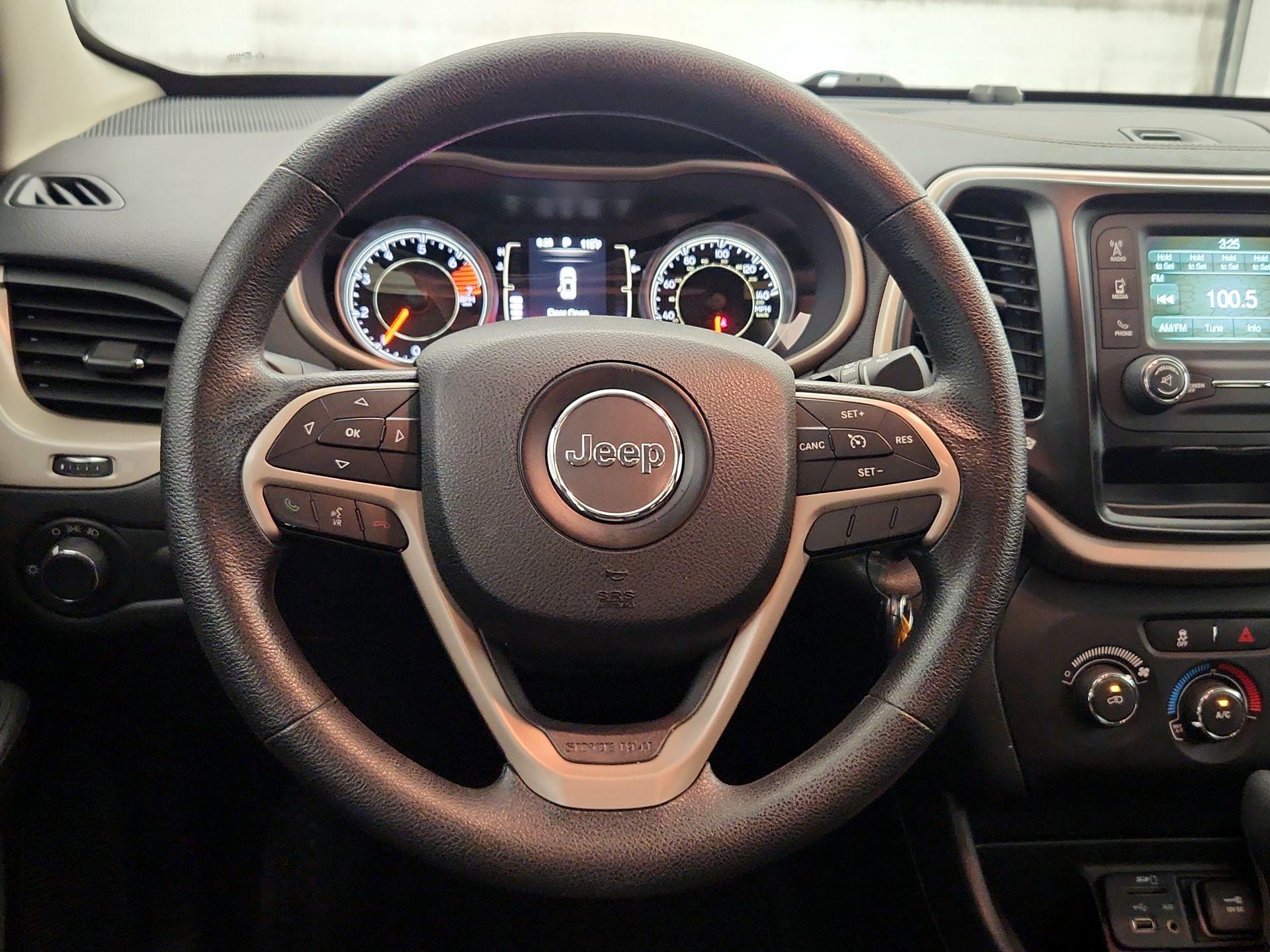 Thumbnail: 2016 Jeep Cherokee - 10