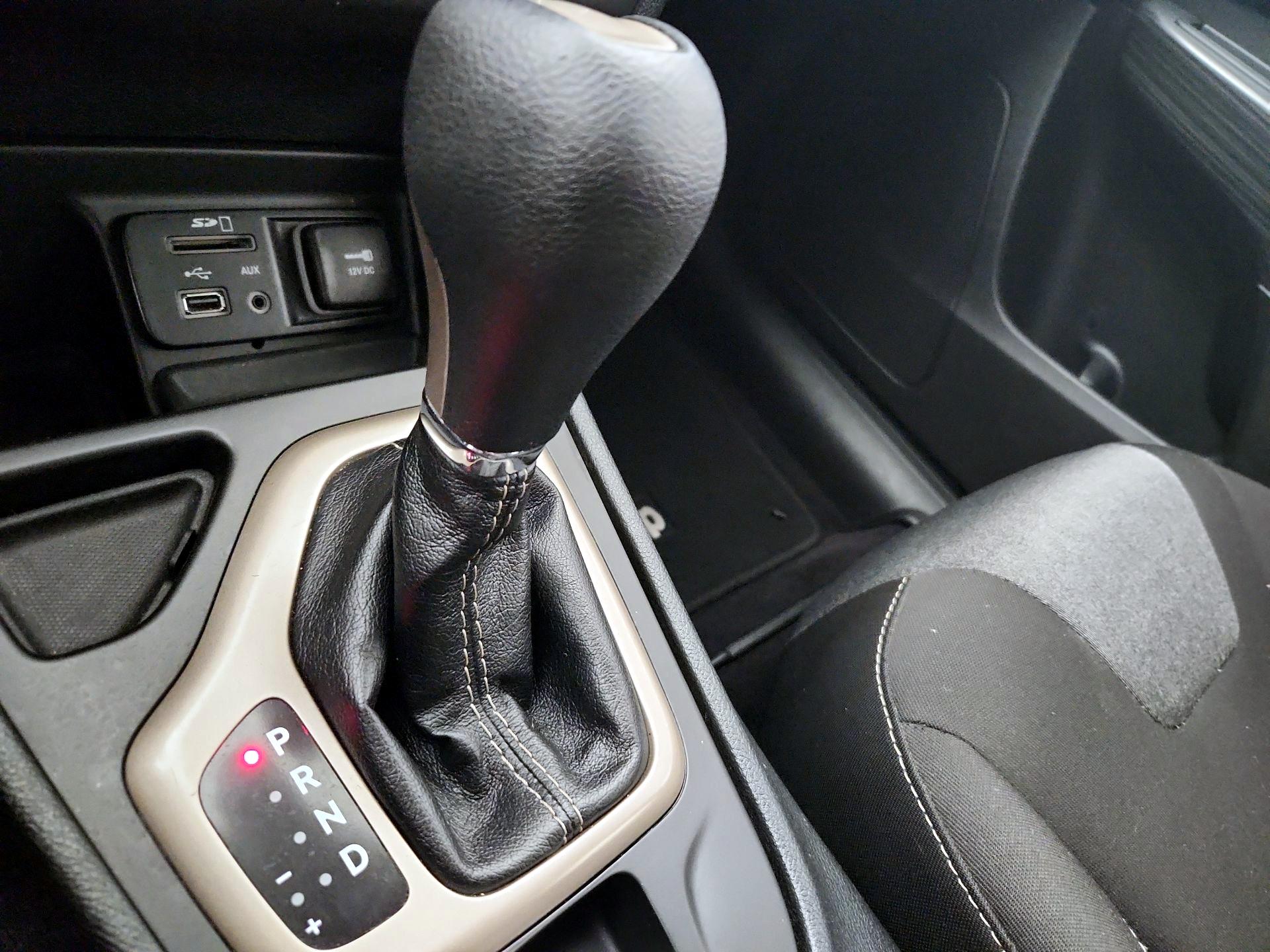 Thumbnail: 2016 Jeep Cherokee - 17
